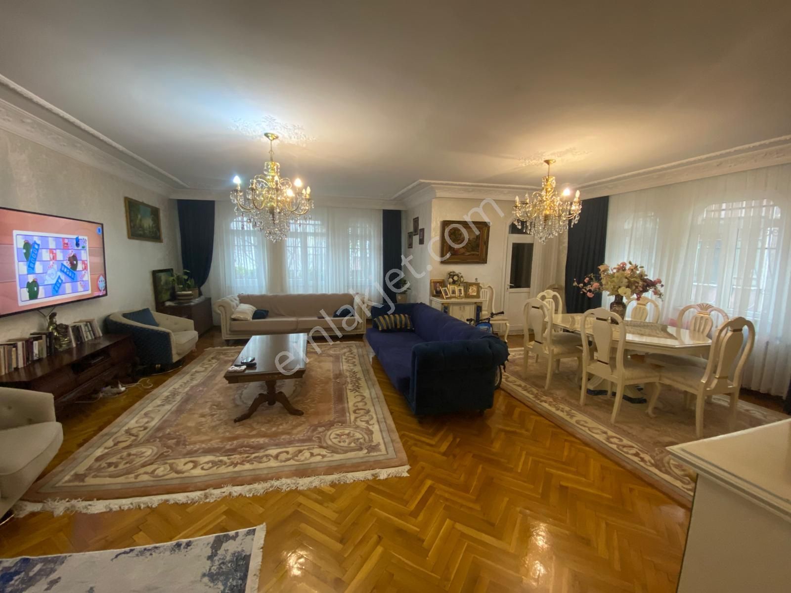 Bahçelievler Medicana Yakını 185 M² 1.kat 3+1 Açık Otoparklı