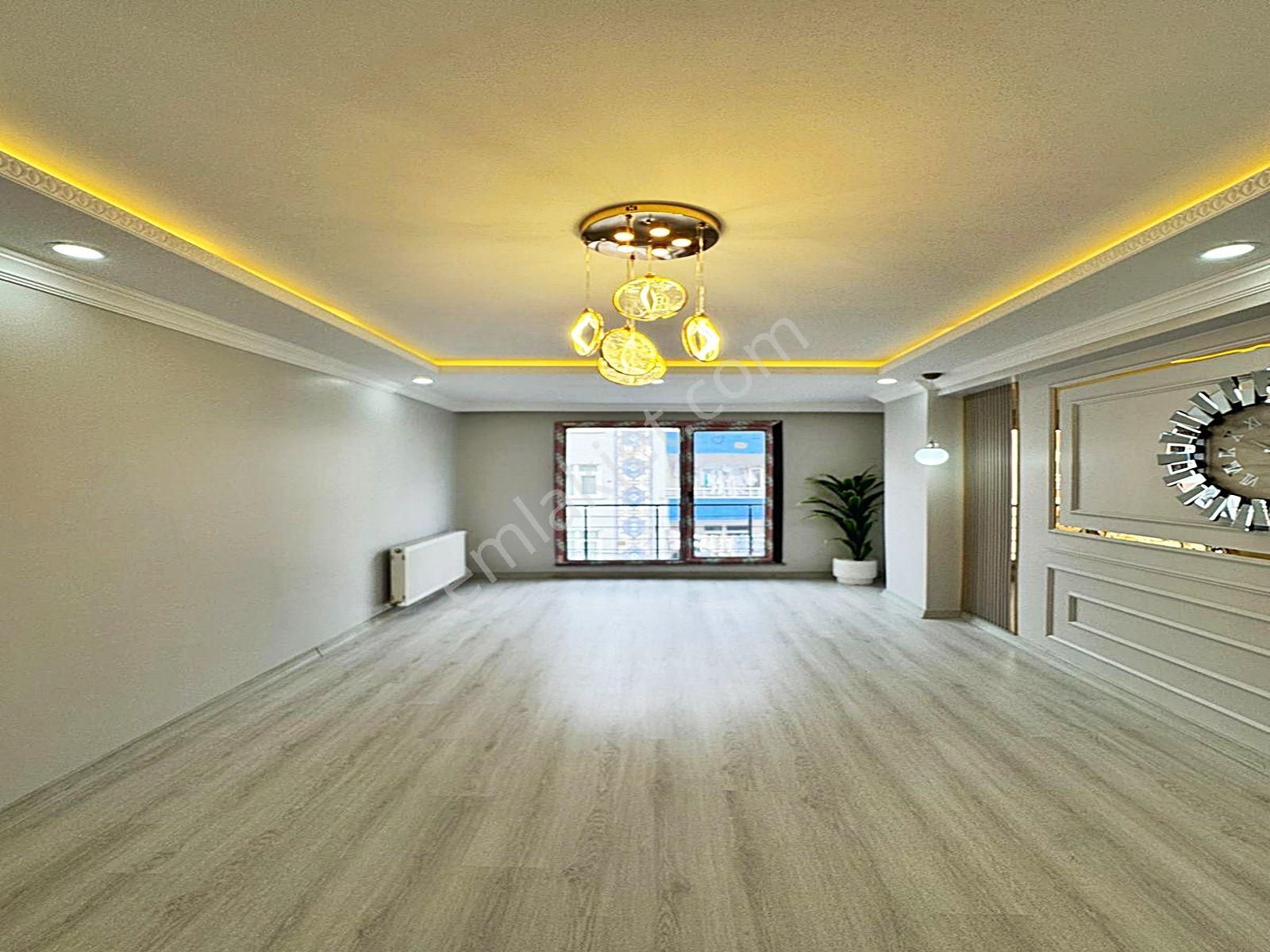 Cadde34'den Çınar Koruparkın Dibinde Sıfır Ebeveyn Banyolu Asansörlü 2+1 Satılık Arakat Daire! - Görsel 2