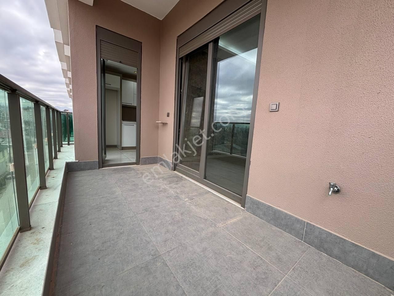 Modern Dizayna Sahip Sığnak Bulunan Cadde Yakını Katta 3+1 Daire - Görsel 12