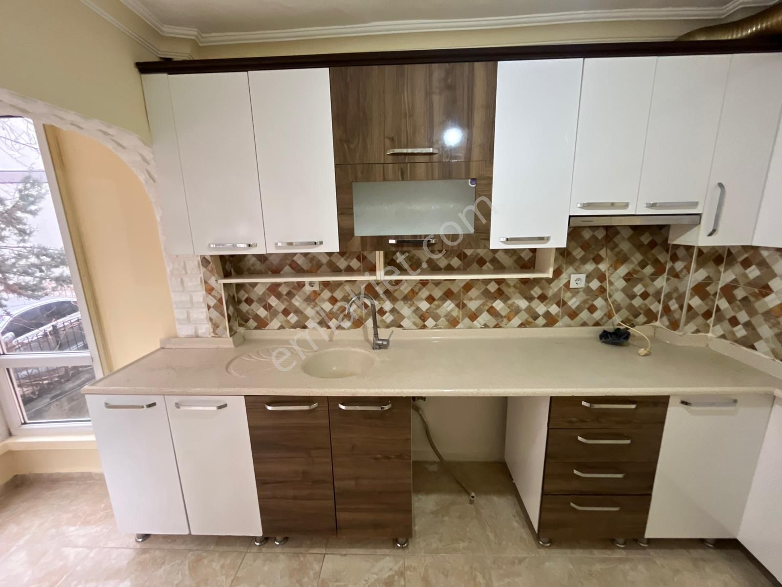 Plevne Mahallesinde 3+1 Yüksek Giriş Yapılı Daire! - Görsel 4