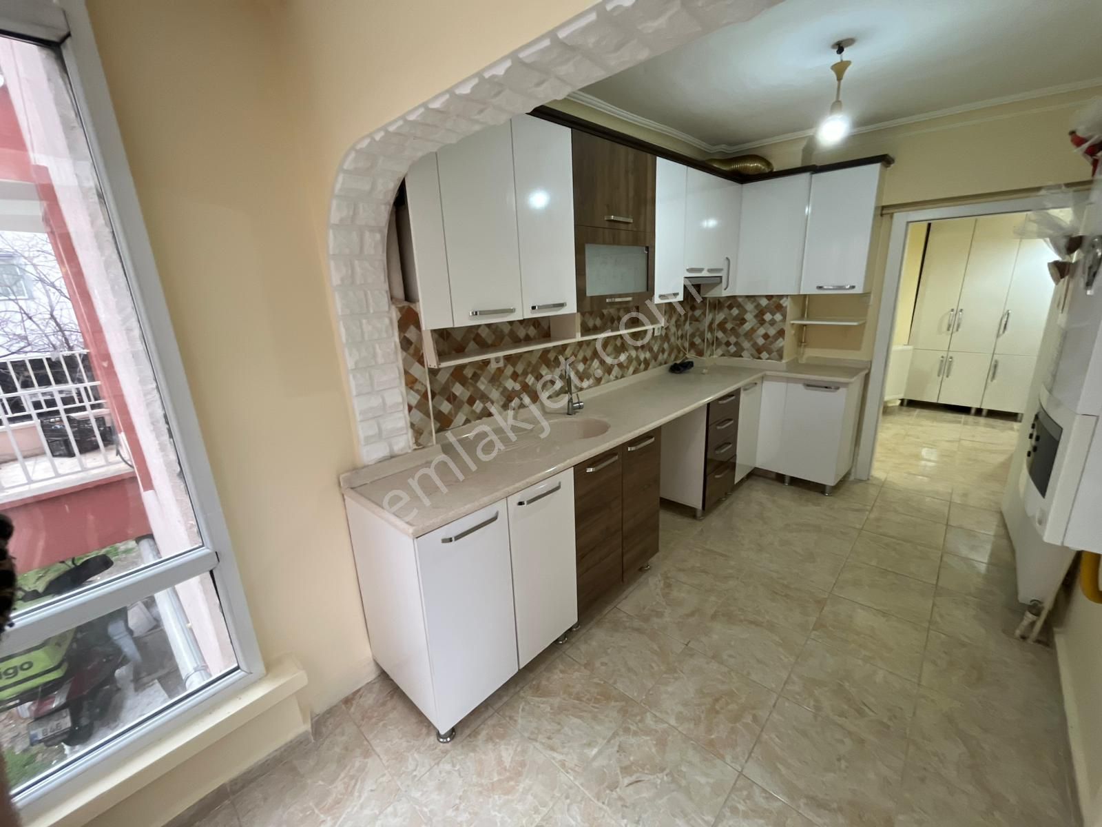 Plevne Mahallesinde 3+1 Yüksek Giriş Yapılı Daire! - Görsel 3