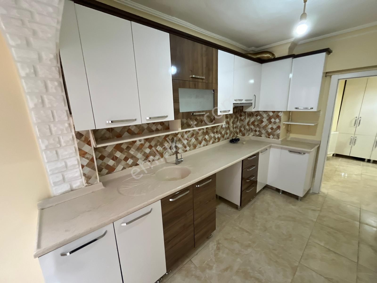 Plevne Mahallesinde 3+1 Yüksek Giriş Yapılı Daire! - Görsel 2