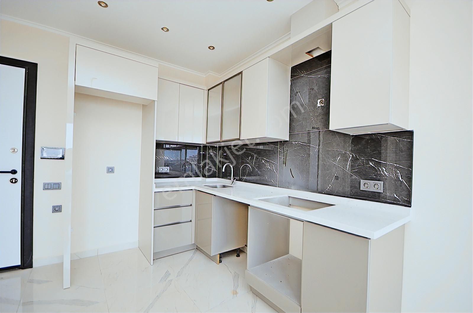 Alanya Demirtaş'da Manzaralı Satılık 1+1 Daireler Kapalı Havuzlu - Görsel 9