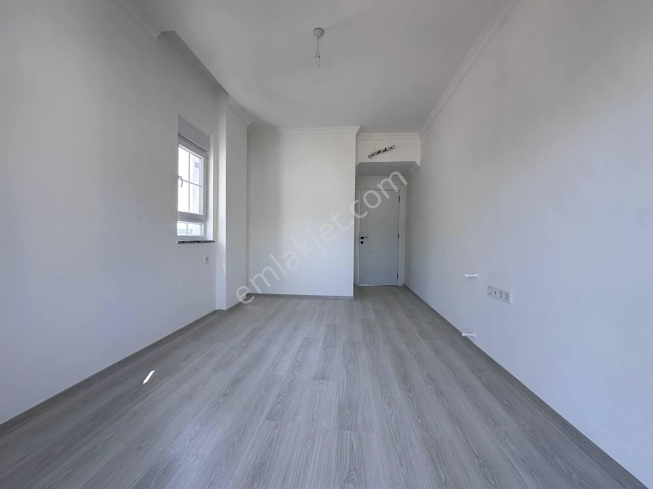 Çıplaklı'da İskanlı Krediye Uygun Ayrı Mutfaklı 3+1 Sıfır Daire