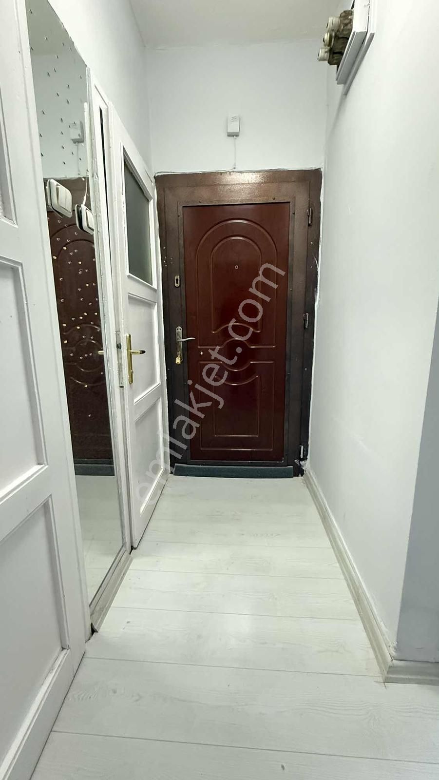 Menderes Blokların Da 2+1 Kat 1 Ön Cadde Üstü 80 M2 Kombili - Görsel 2