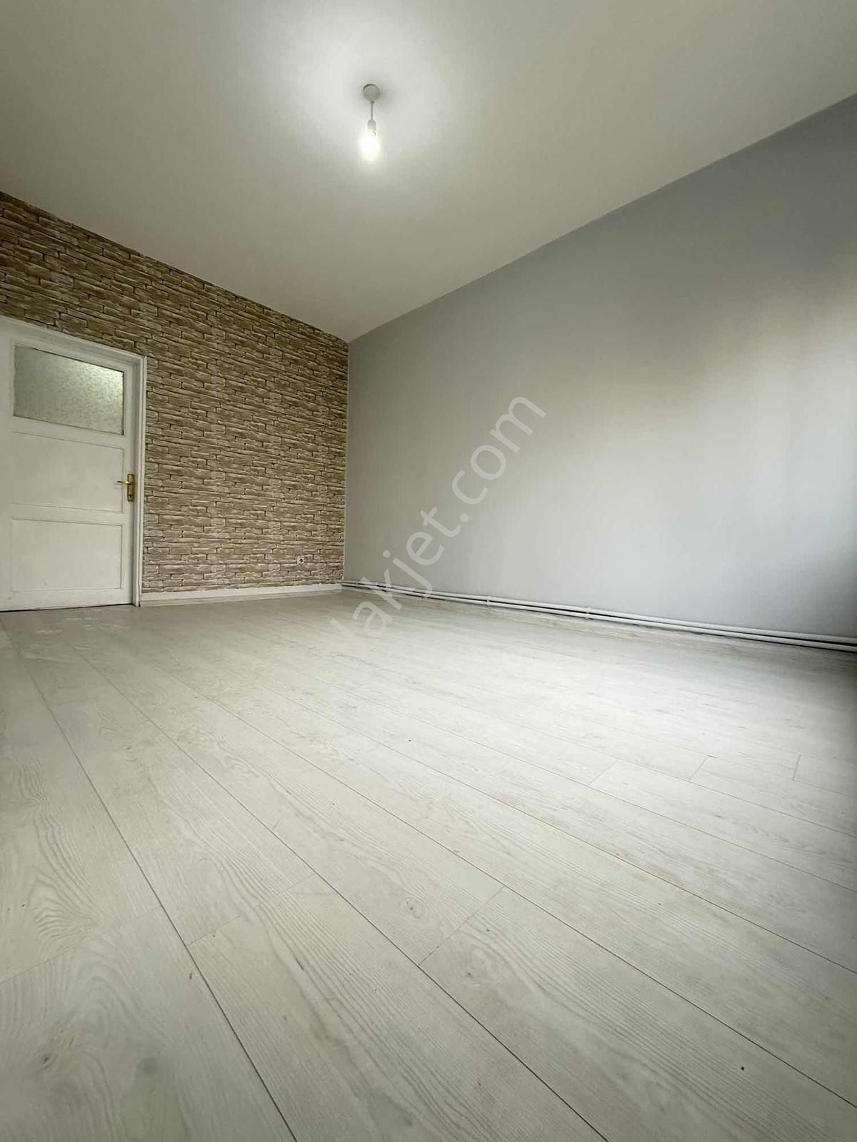 Menderes Blokların Da 2+1 Kat 1 Ön Cadde Üstü 80 M2 Kombili - Görsel 9