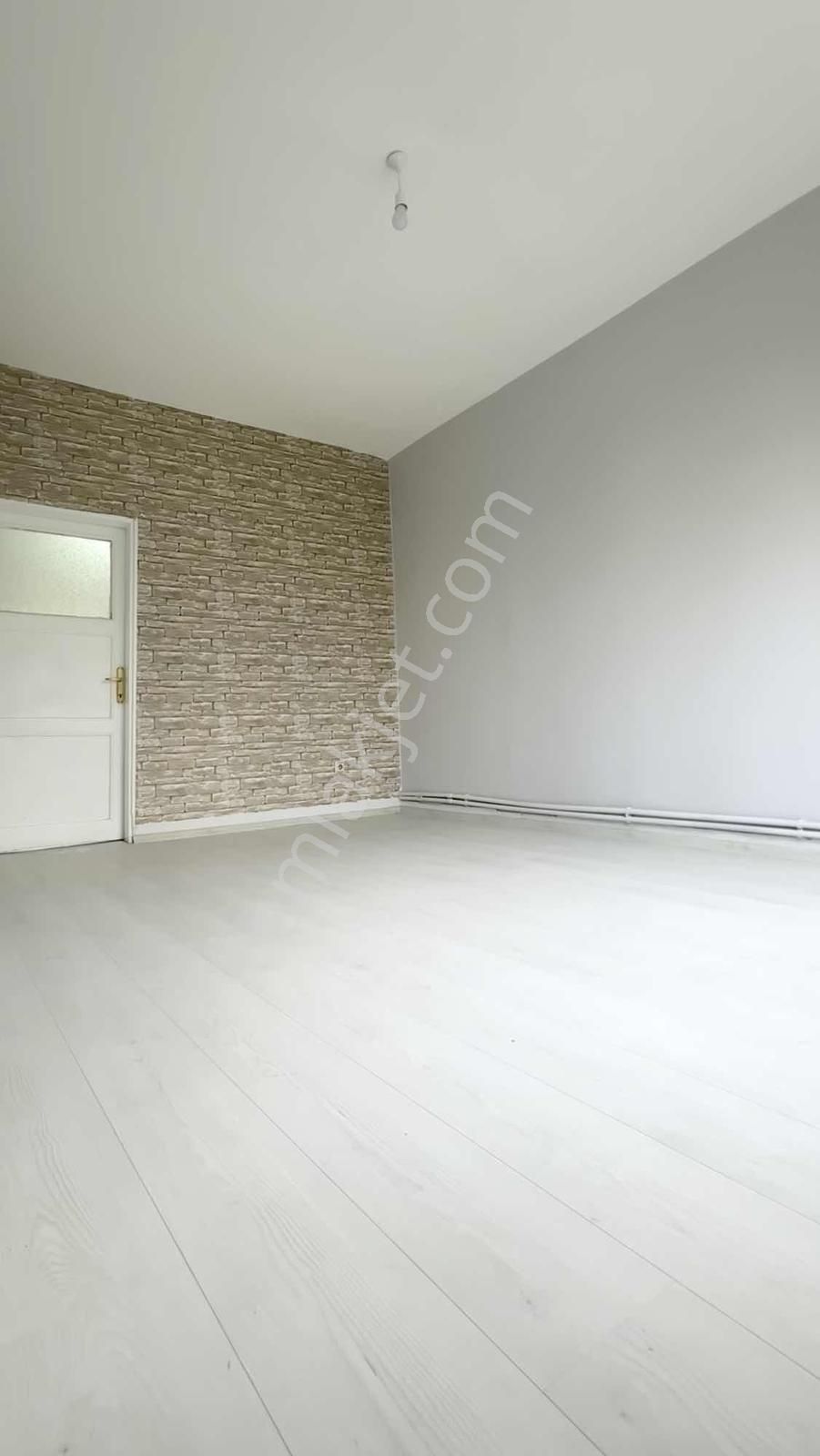 Menderes Blokların Da 2+1 Kat 1 Ön Cadde Üstü 80 M2 Kombili - Görsel 6