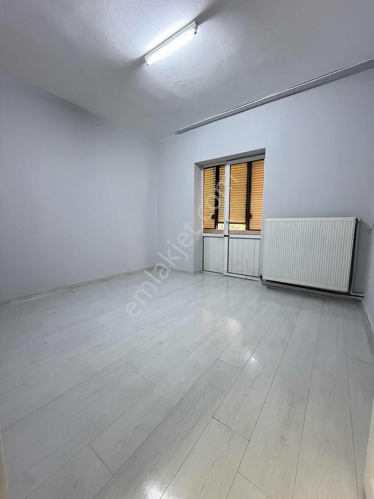 Menderes Blokların Da 2+1 Kat 1 Ön Cadde Üstü 80 M2 Kombili - Görsel 3