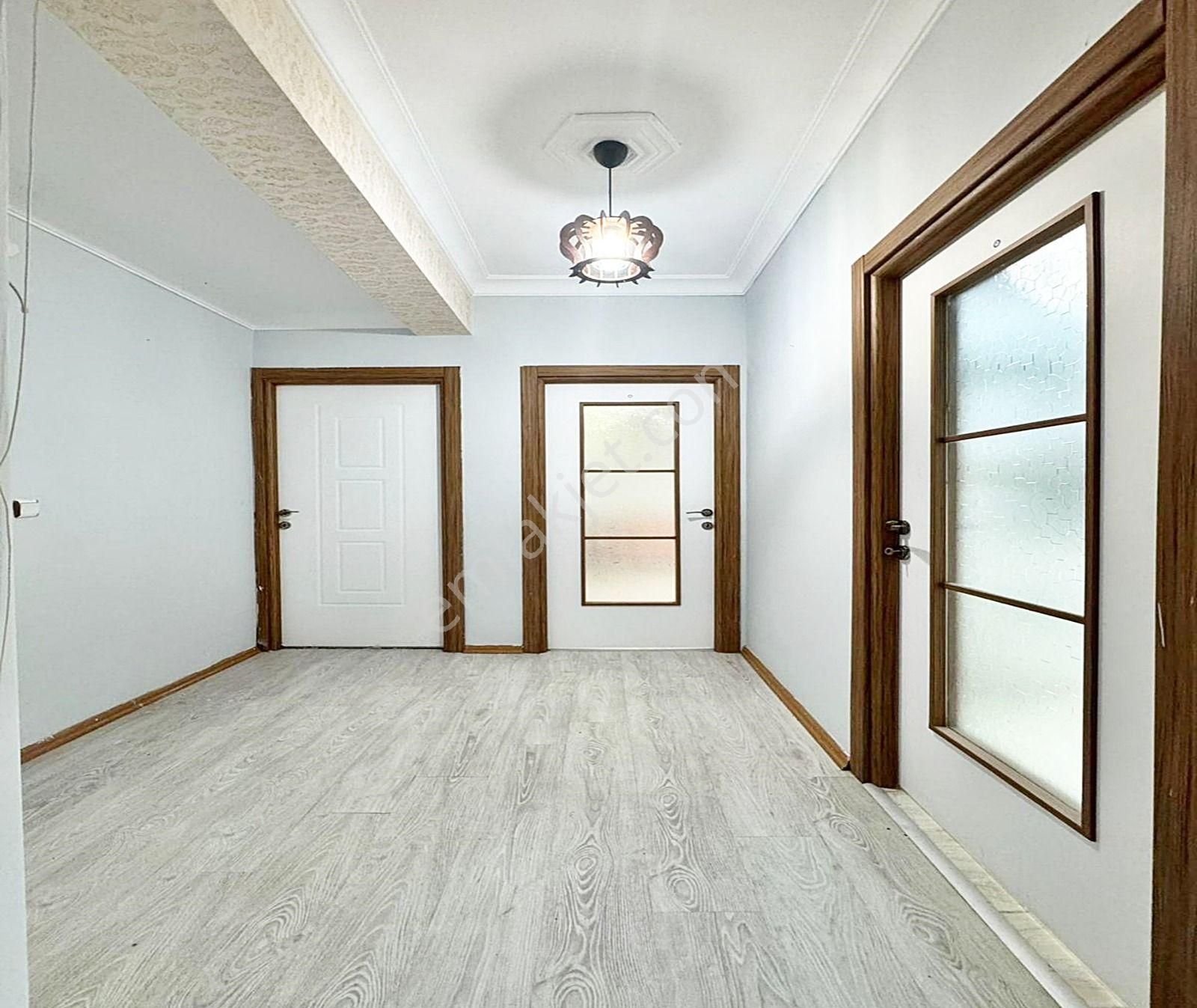 Metrobüse Yakın 5 Dakika Mesafede 1.kat 2+1 100m2 2.850.0000 Tl - Görsel 23