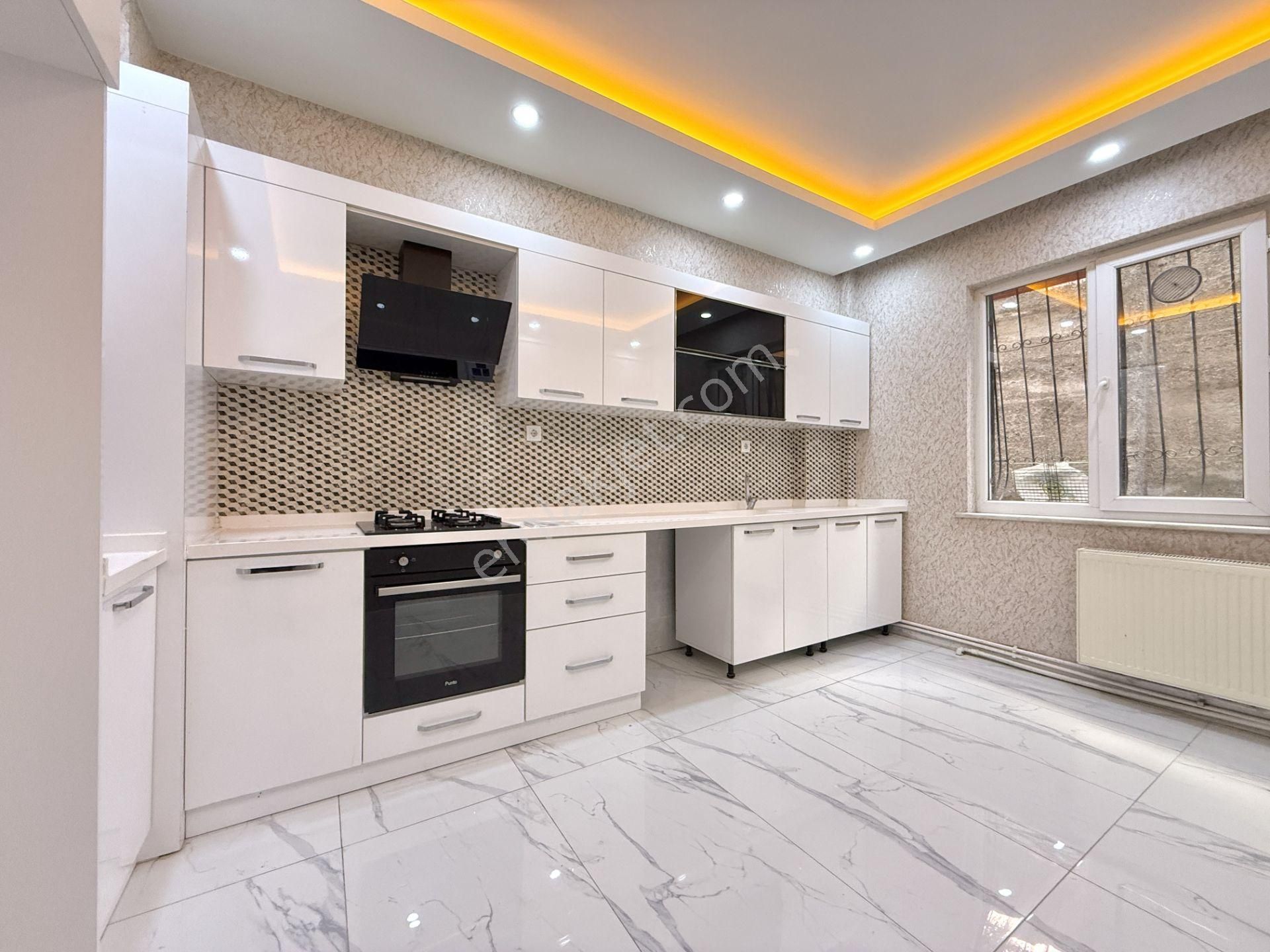 Kalecik Emlak'tan Merkezde Caddede"full Yapılı"asansörlü Geniş 2+1