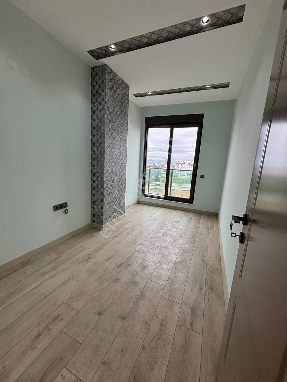 Sığnak Bulunan Kaçırılmayacak Cadde Üzeri Katta 2+1 Daire - Görsel 10