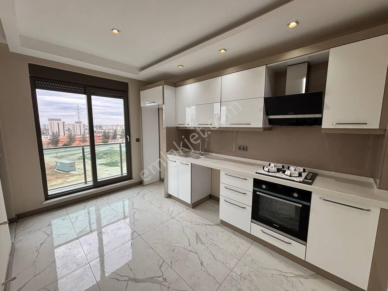 Sığnak Bulunan Kaçırılmayacak Cadde Üzeri Katta 2+1 Daire