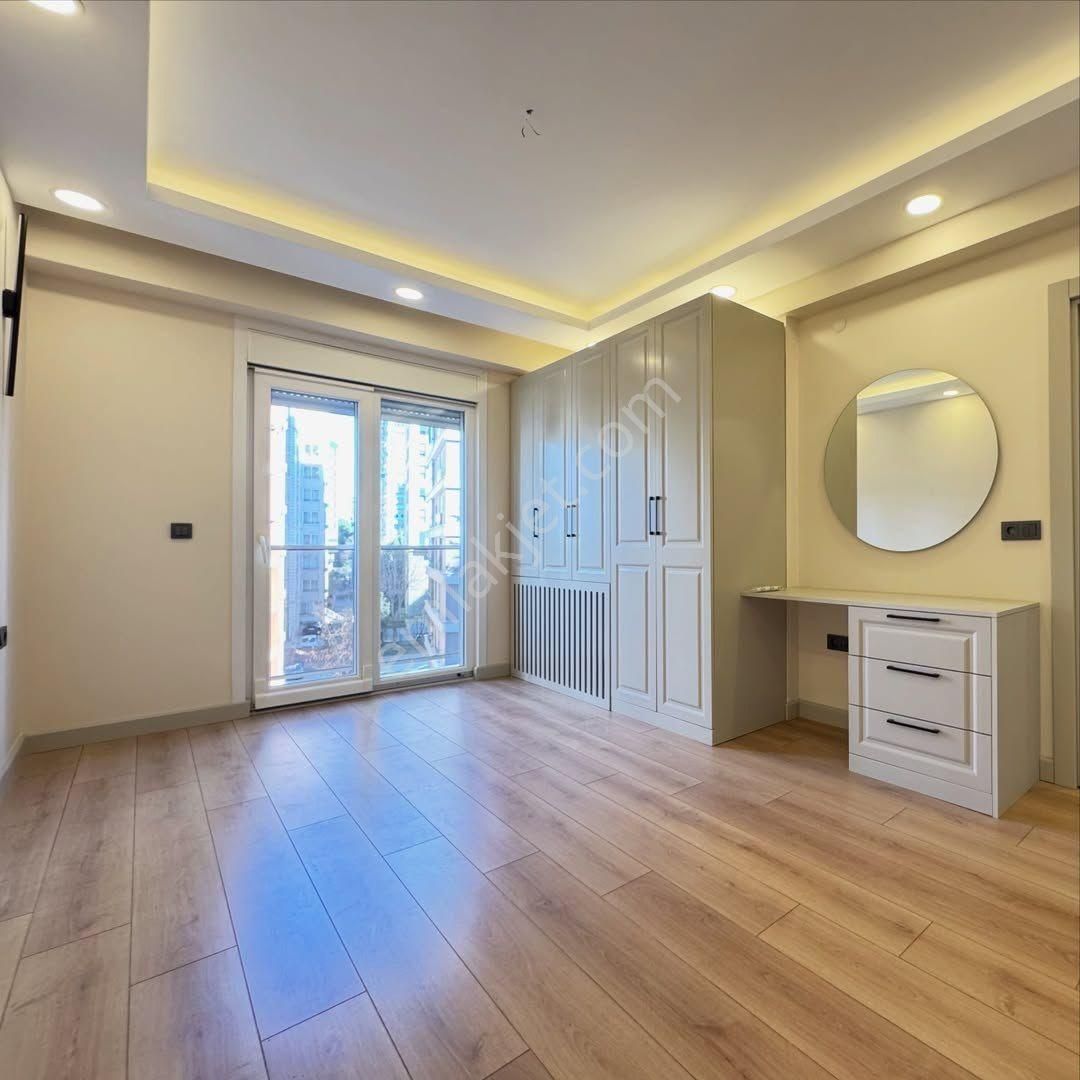 Zeytinburnu Telsiz Mah Kiralık 2+1 Daire Sahibi İletişim: ○𝟝𝟛𝟠' 𝟐𝟑𝟑' 𝟡𝟟𝟛○ ✔ - Görsel 8