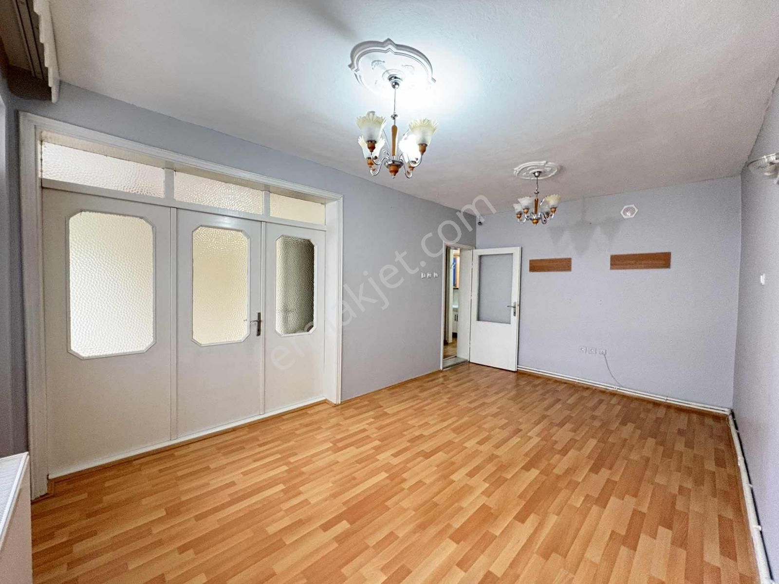 Cumhuriyette Masrafsız | Araç Takasına Açık | Tramvay Yanı 3+1 - Görsel 21