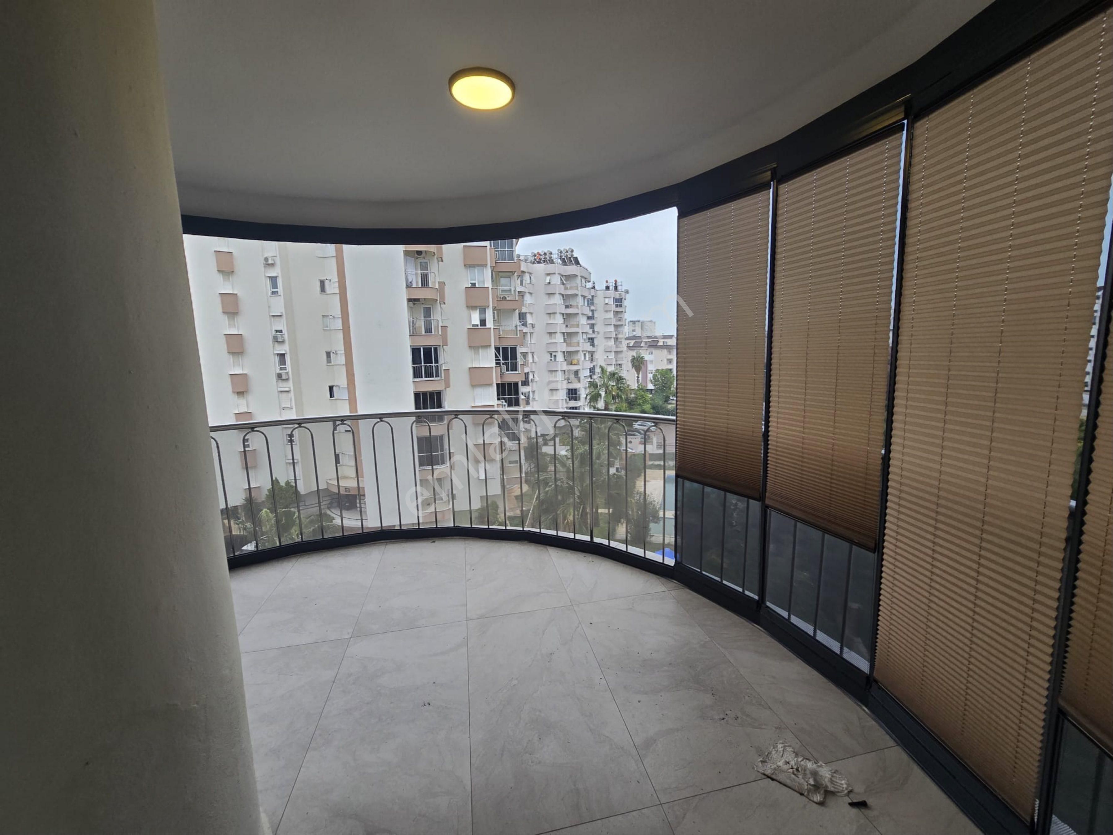 Meydankavağı Site İçerisinde İçi Yapılı Yüksek Tavanlı 3+1 Daire - Görsel 11