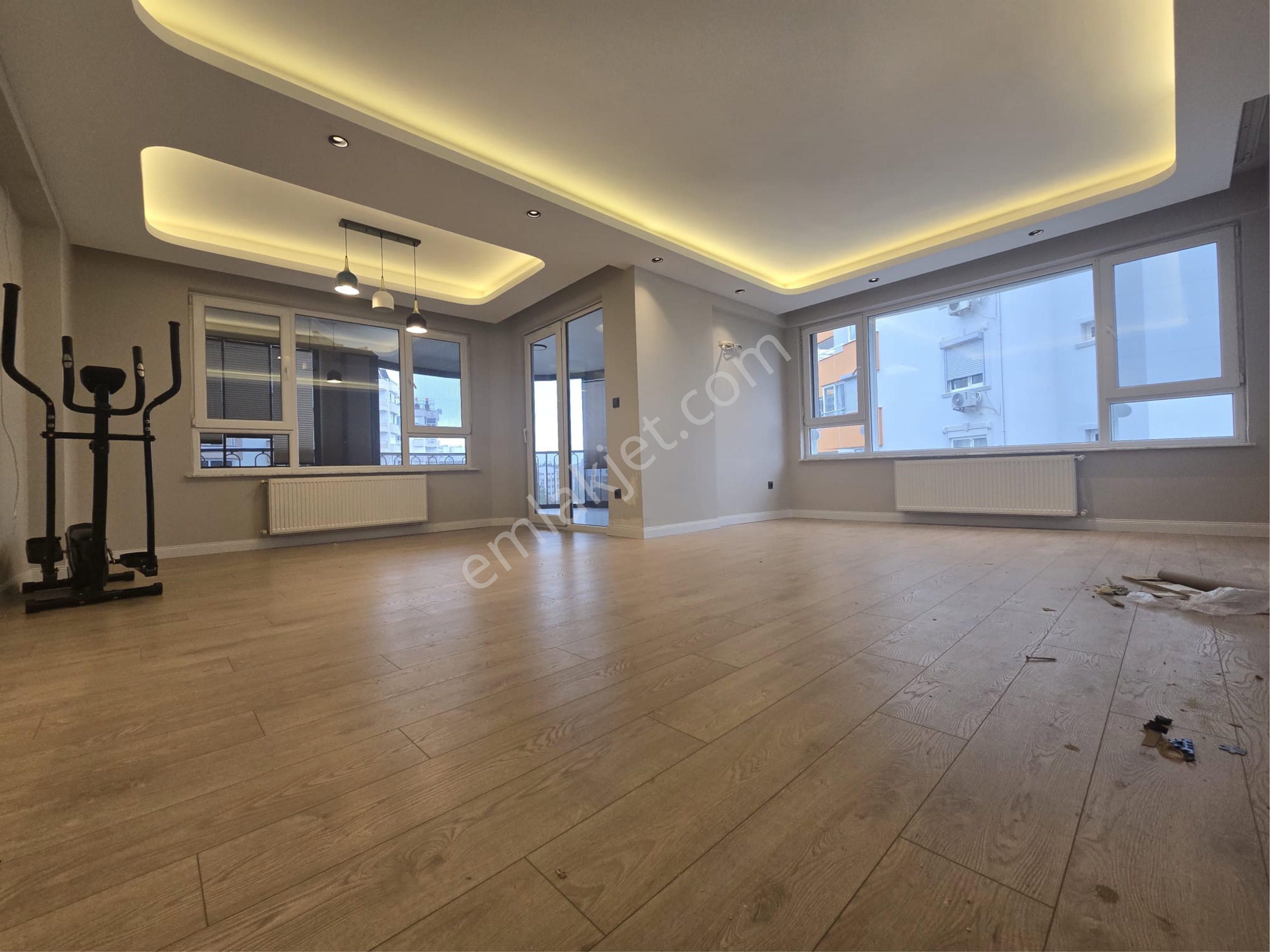 Meydankavağı Site İçerisinde İçi Yapılı Yüksek Tavanlı 3+1 Daire - Görsel 3