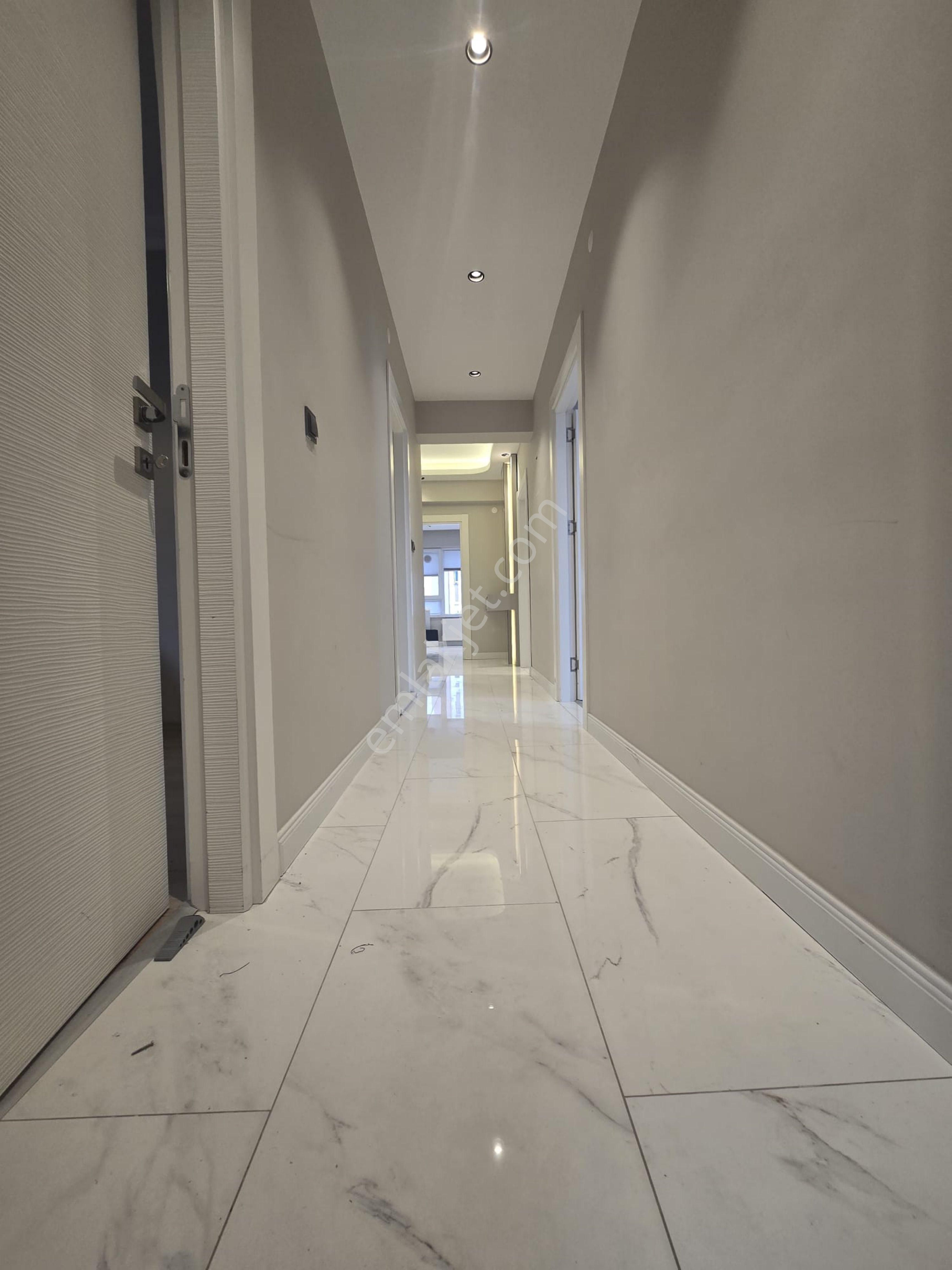 Meydankavağı Site İçerisinde İçi Yapılı Yüksek Tavanlı 3+1 Daire - Görsel 23