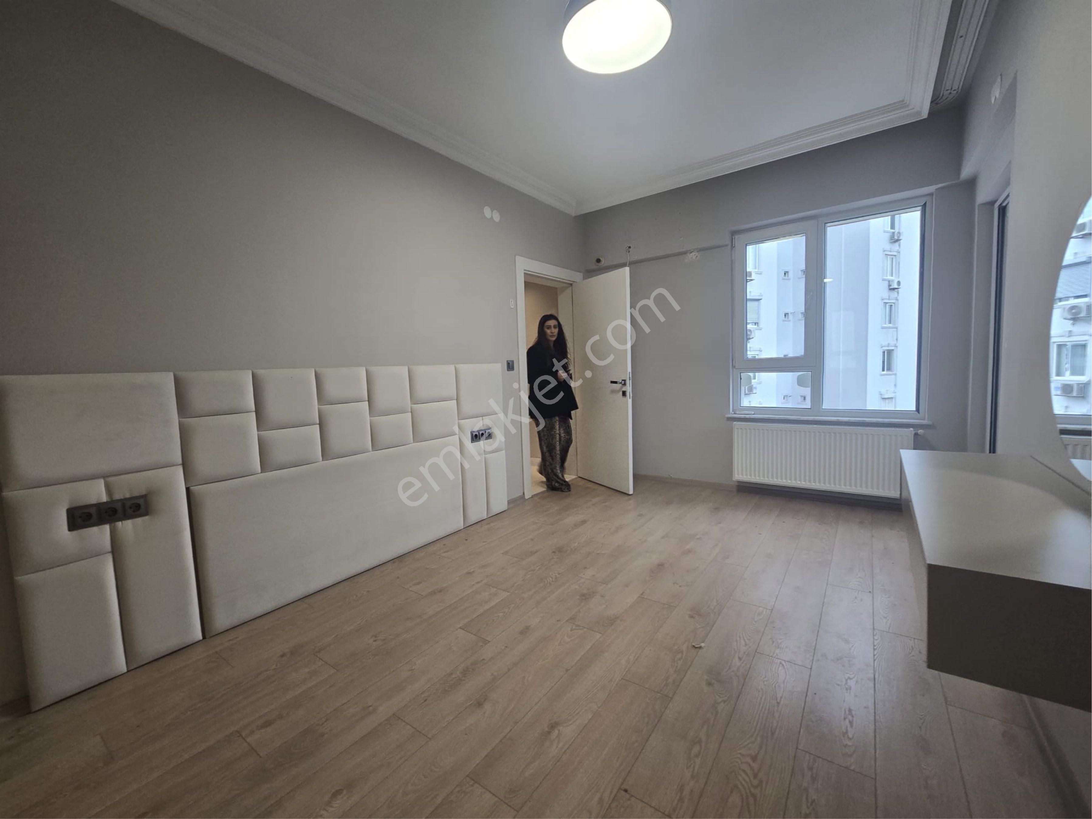 Meydankavağı Site İçerisinde İçi Yapılı Yüksek Tavanlı 3+1 Daire - Görsel 24