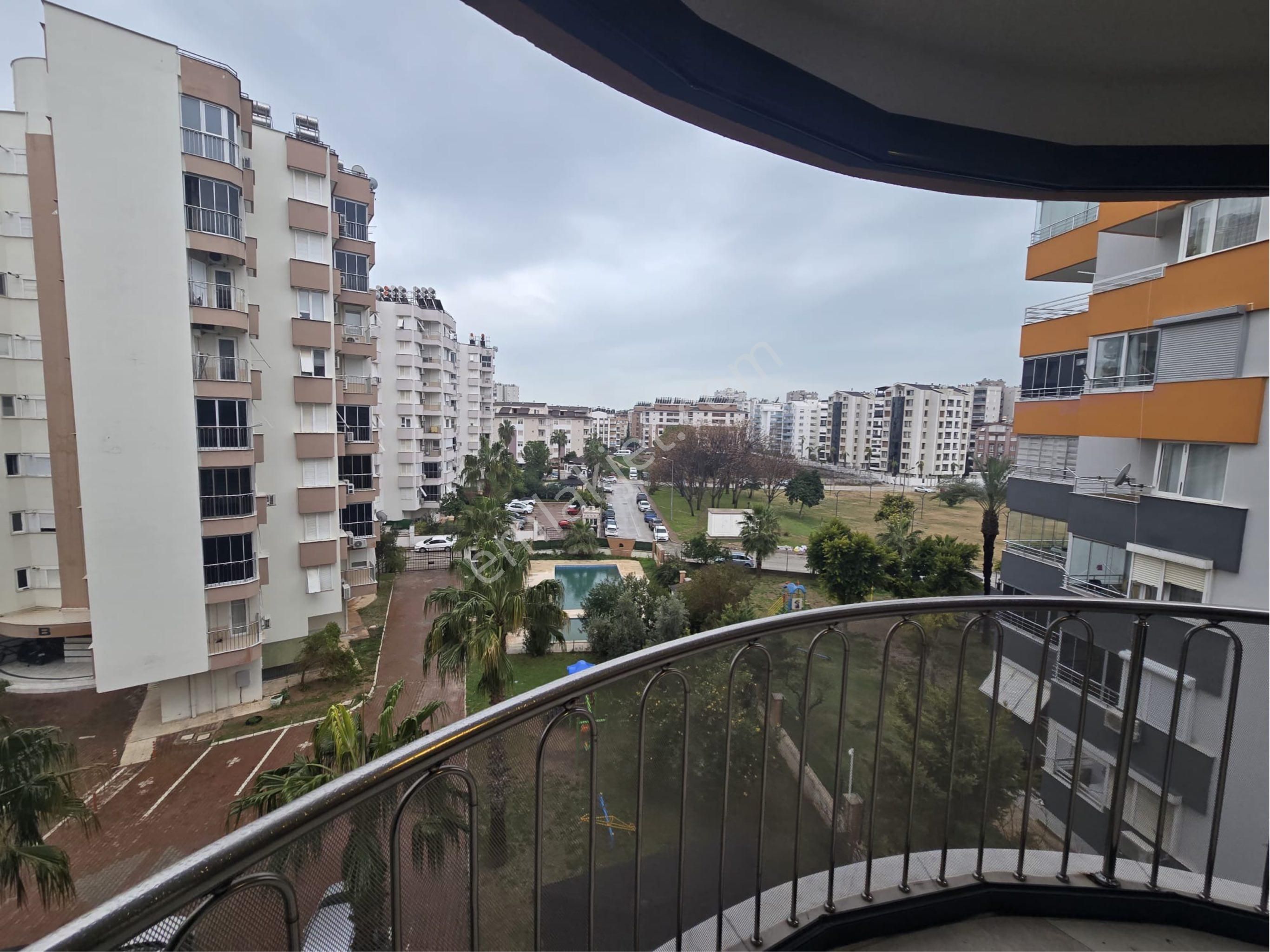 Meydankavağı Site İçerisinde İçi Yapılı Yüksek Tavanlı 3+1 Daire - Görsel 33