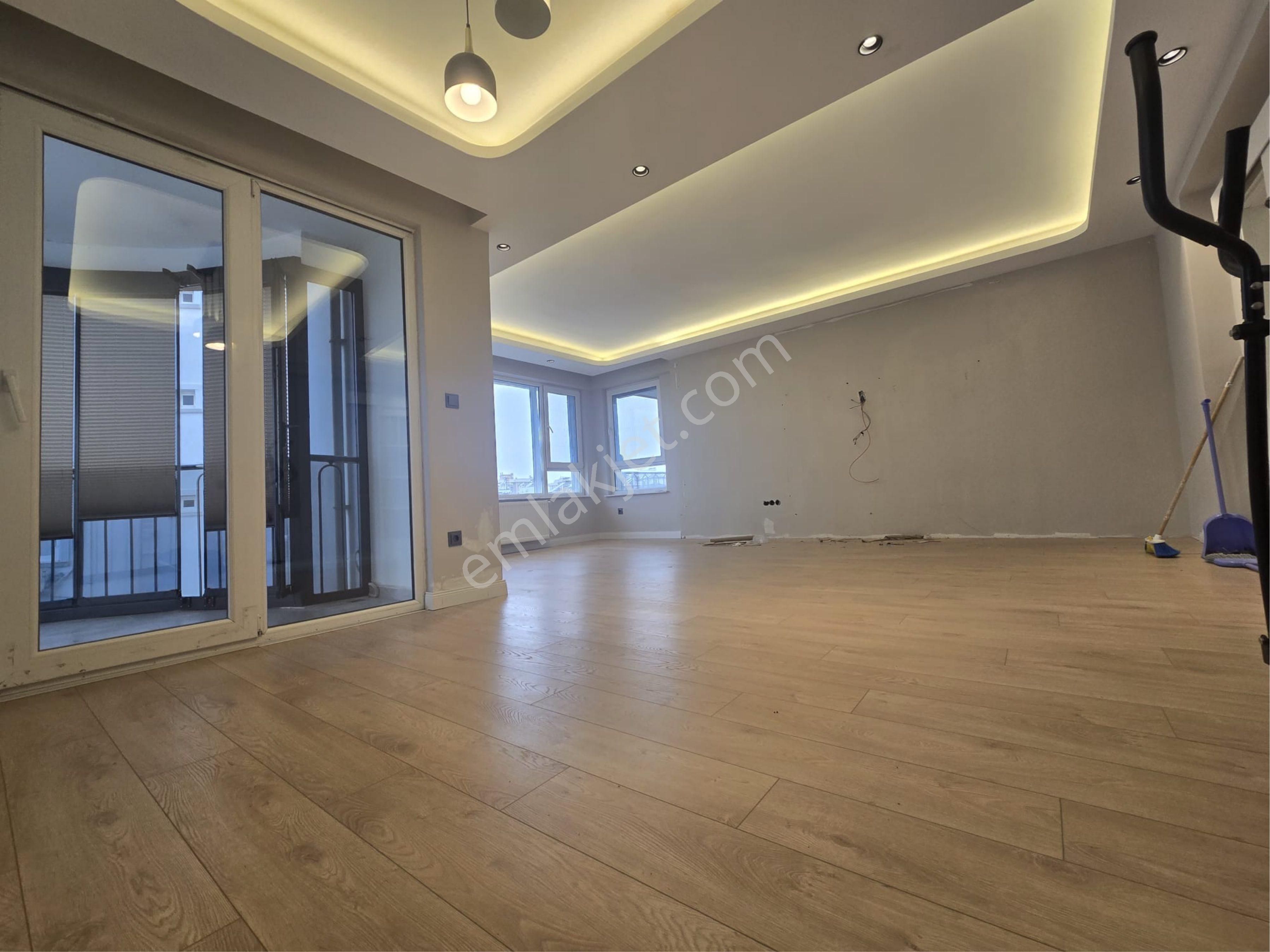 Meydankavağı Site İçerisinde İçi Yapılı Yüksek Tavanlı 3+1 Daire - Görsel 2