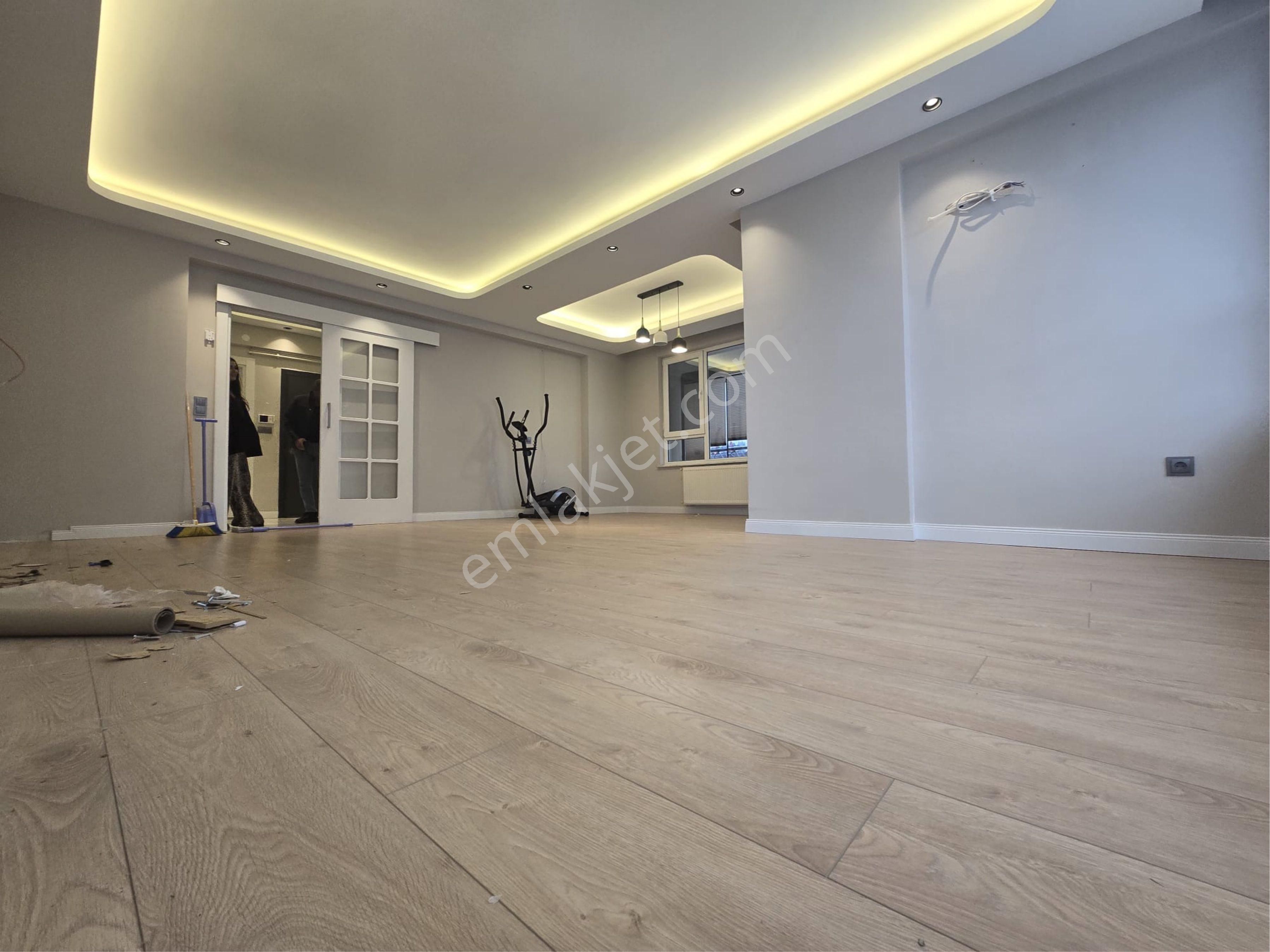 Meydankavağı Site İçerisinde İçi Yapılı Yüksek Tavanlı 3+1 Daire - Görsel 6