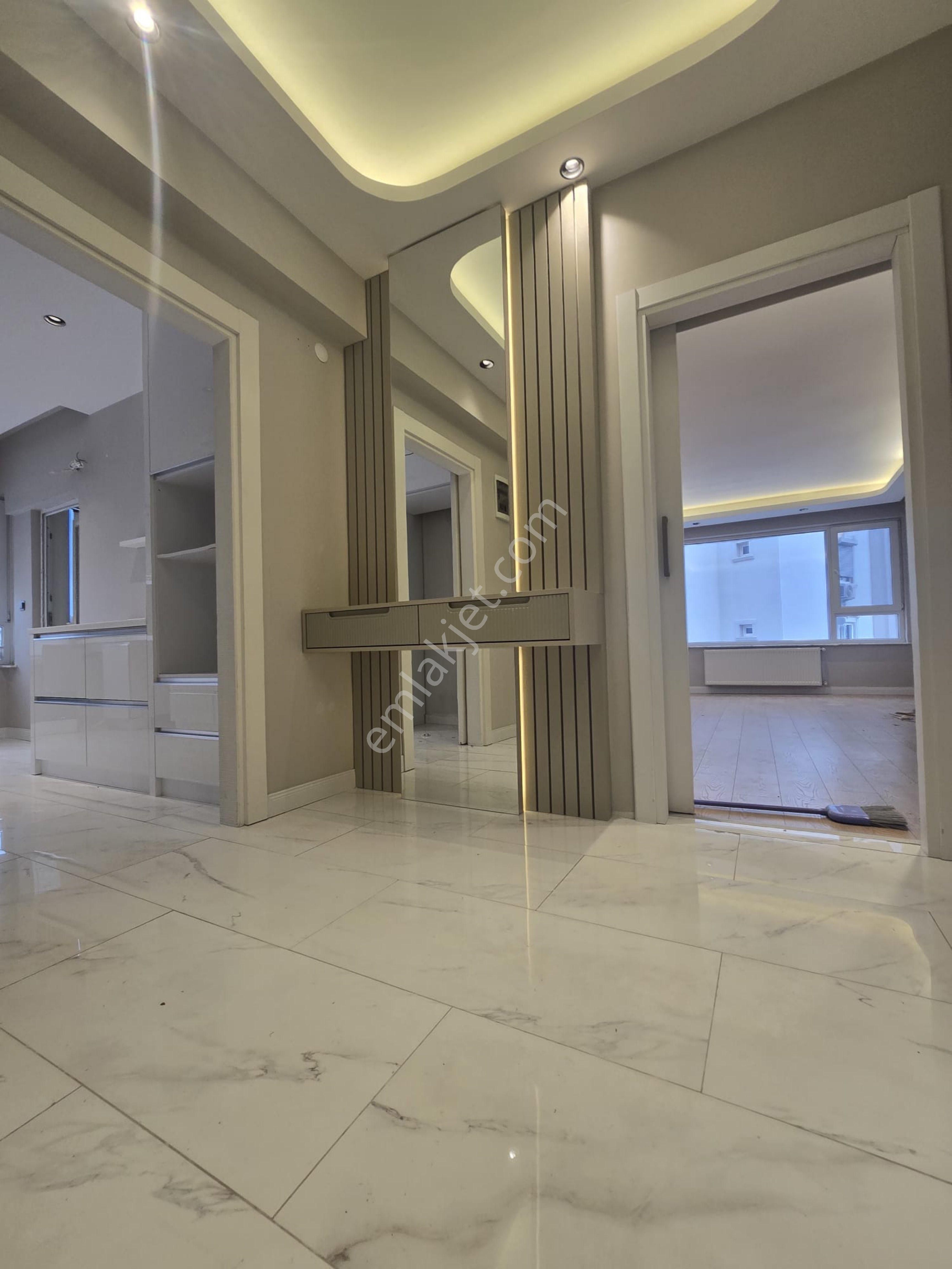 Meydankavağı Site İçerisinde İçi Yapılı Yüksek Tavanlı 3+1 Daire - Görsel 18