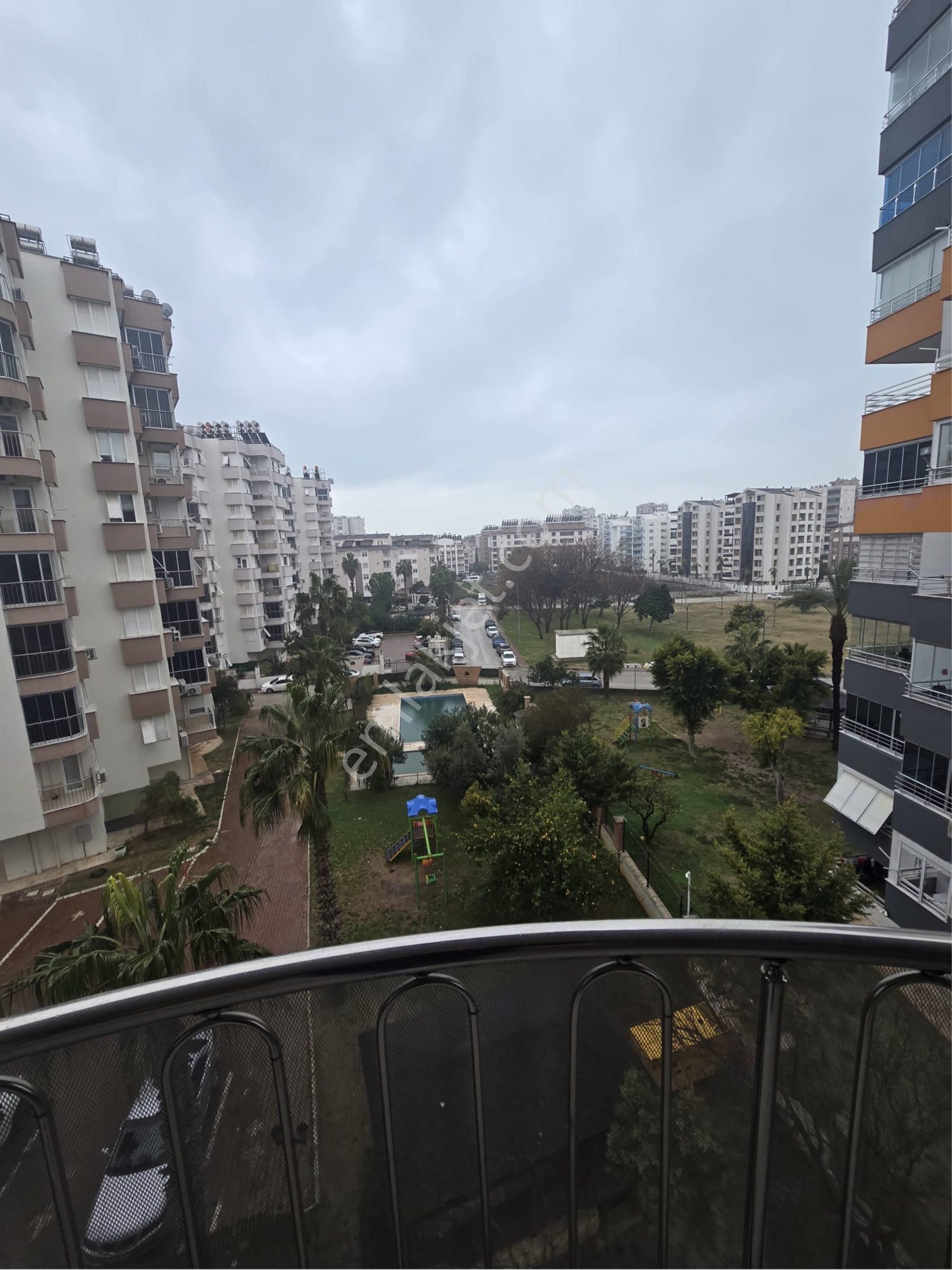 Meydankavağı Site İçerisinde İçi Yapılı Yüksek Tavanlı 3+1 Daire - Görsel 32