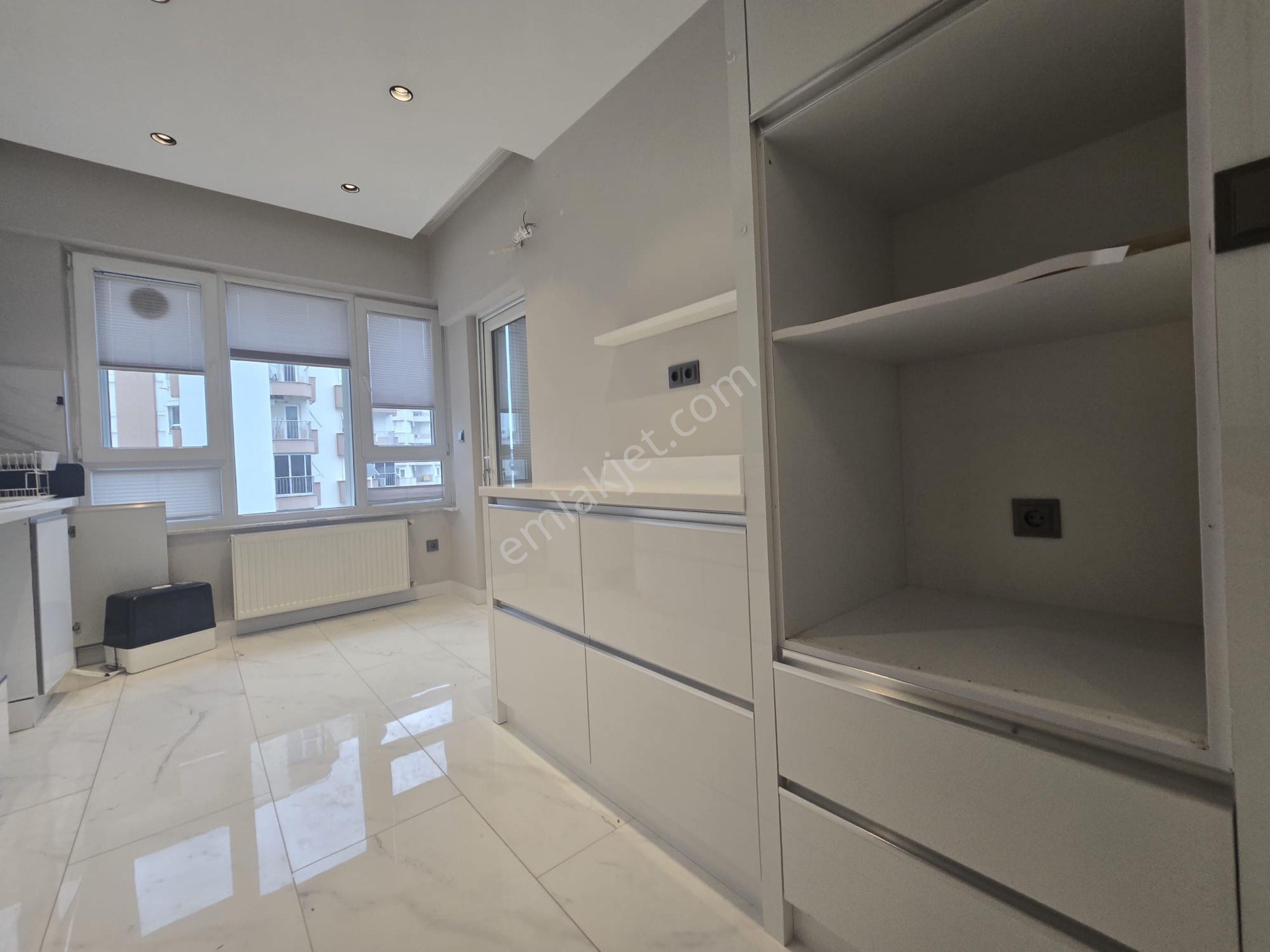 Meydankavağı Site İçerisinde İçi Yapılı Yüksek Tavanlı 3+1 Daire - Görsel 14