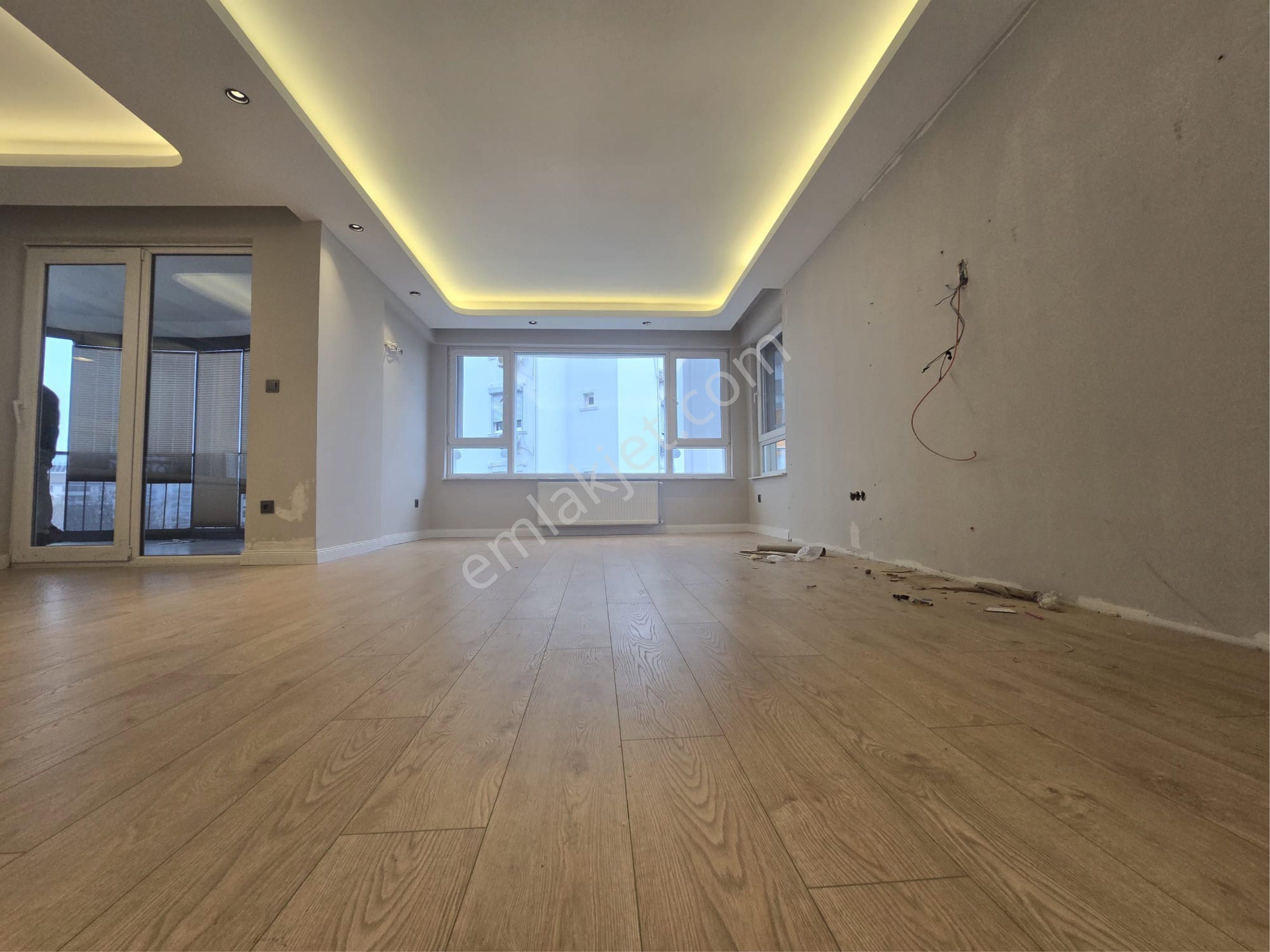 Meydankavağı Site İçerisinde İçi Yapılı Yüksek Tavanlı 3+1 Daire - Görsel 30