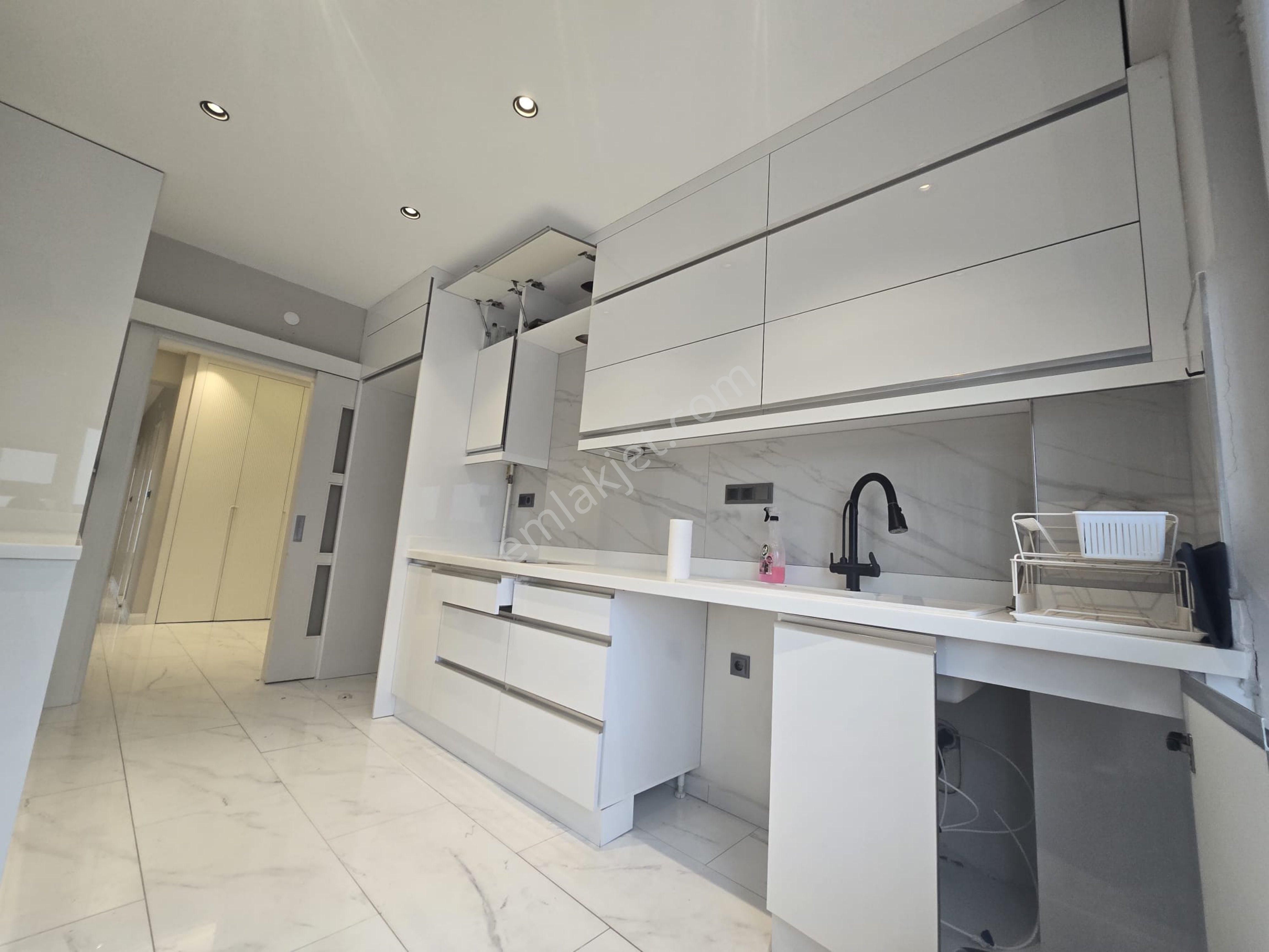 Meydankavağı Site İçerisinde İçi Yapılı Yüksek Tavanlı 3+1 Daire - Görsel 12