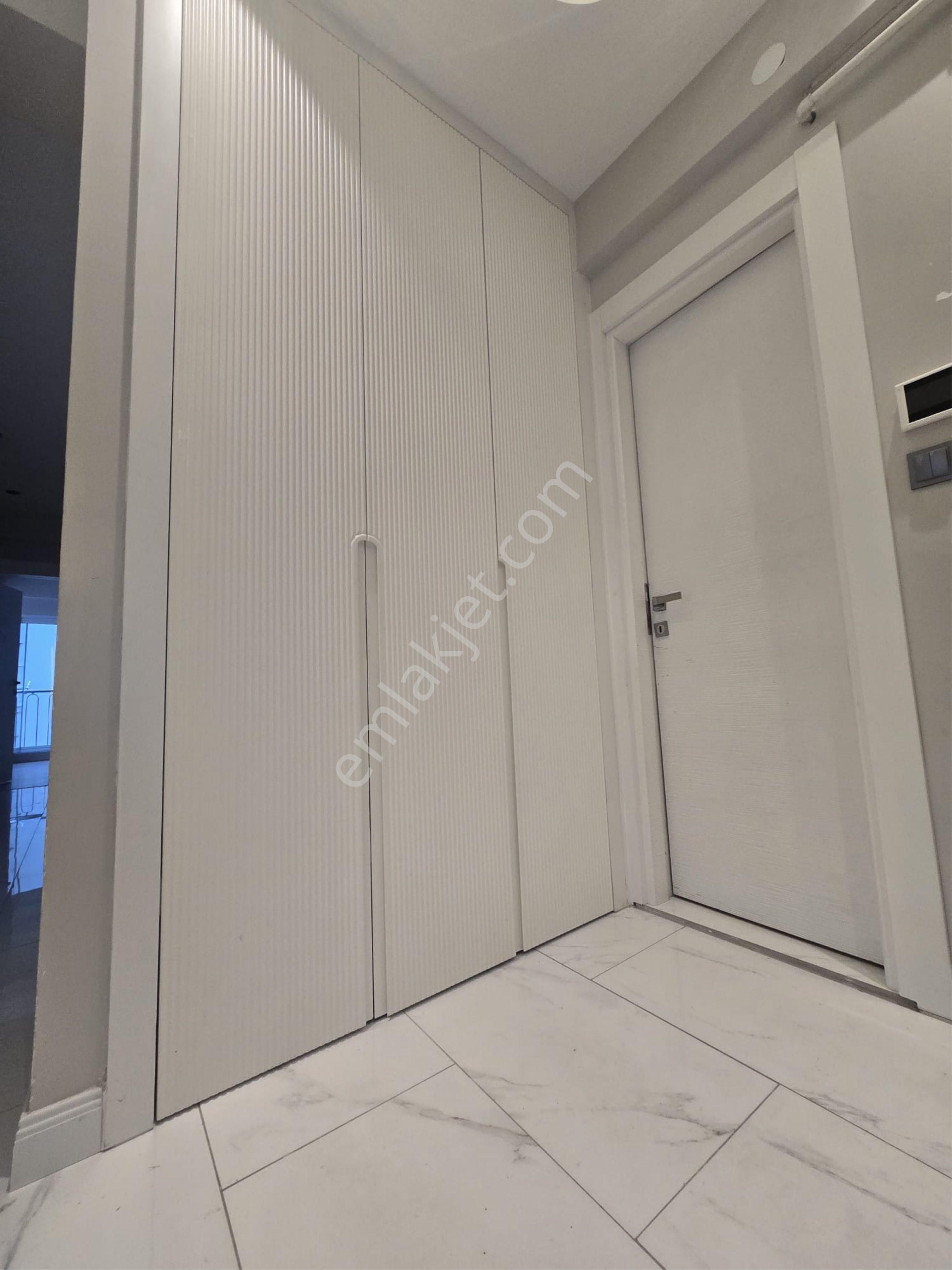 Meydankavağı Site İçerisinde İçi Yapılı Yüksek Tavanlı 3+1 Daire - Görsel 29