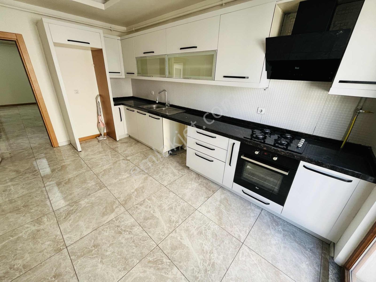 Baranoğlu Emlak Tepe Yolu Üzerinde Bağcı Sitesi 2+1 Daire - Görsel 24