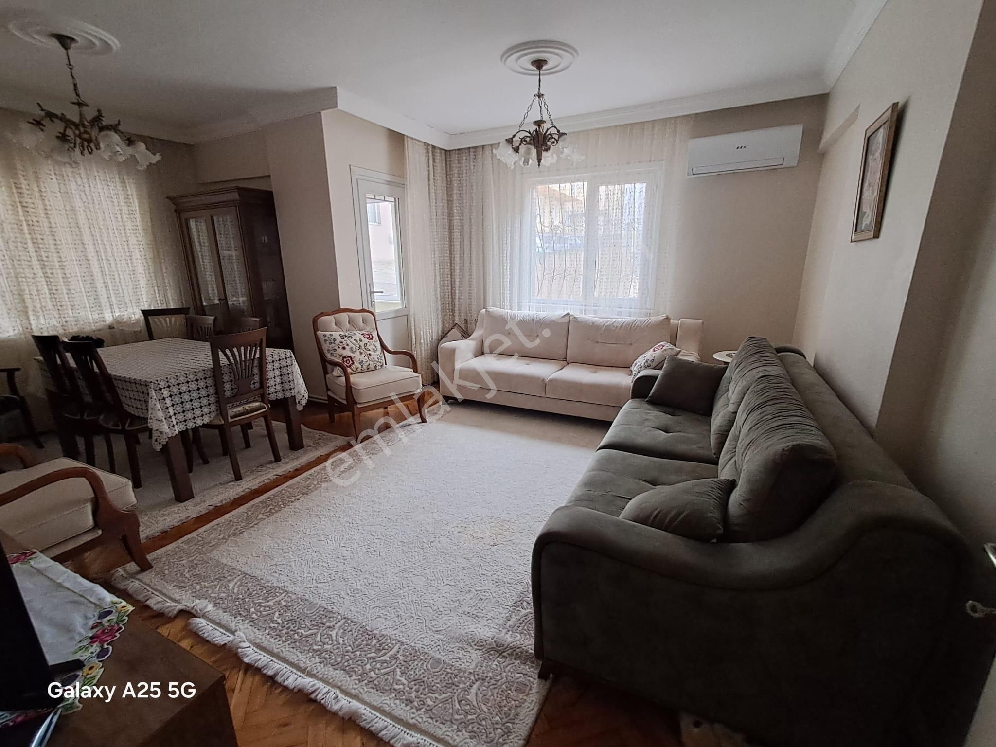 Ataşehir İnönüde 19 Mayıs Caddesine Yakın 110m2 3+1 Giriş Daire