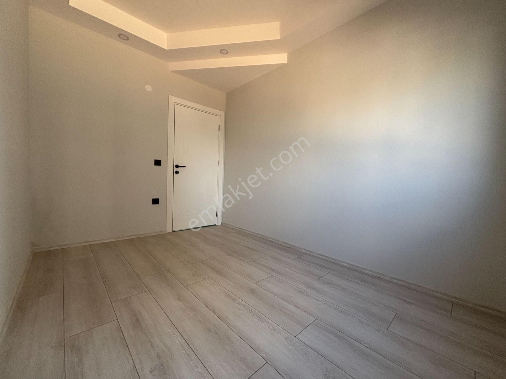 Cadde Üzerinde Yüzme Havuzu Ve Çocuk Oyun Alanı Bulunan Katta 3+1 Daire - Görsel 12