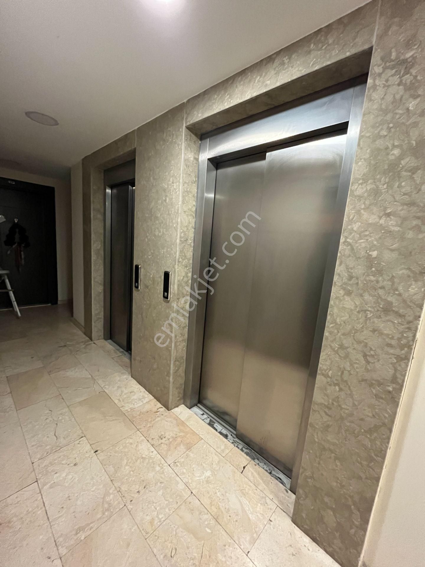 Çekmeköy'de Otoparklı Ve Havuzlu Lüks Site İçinde 2+1 Süperdaire - Görsel 28