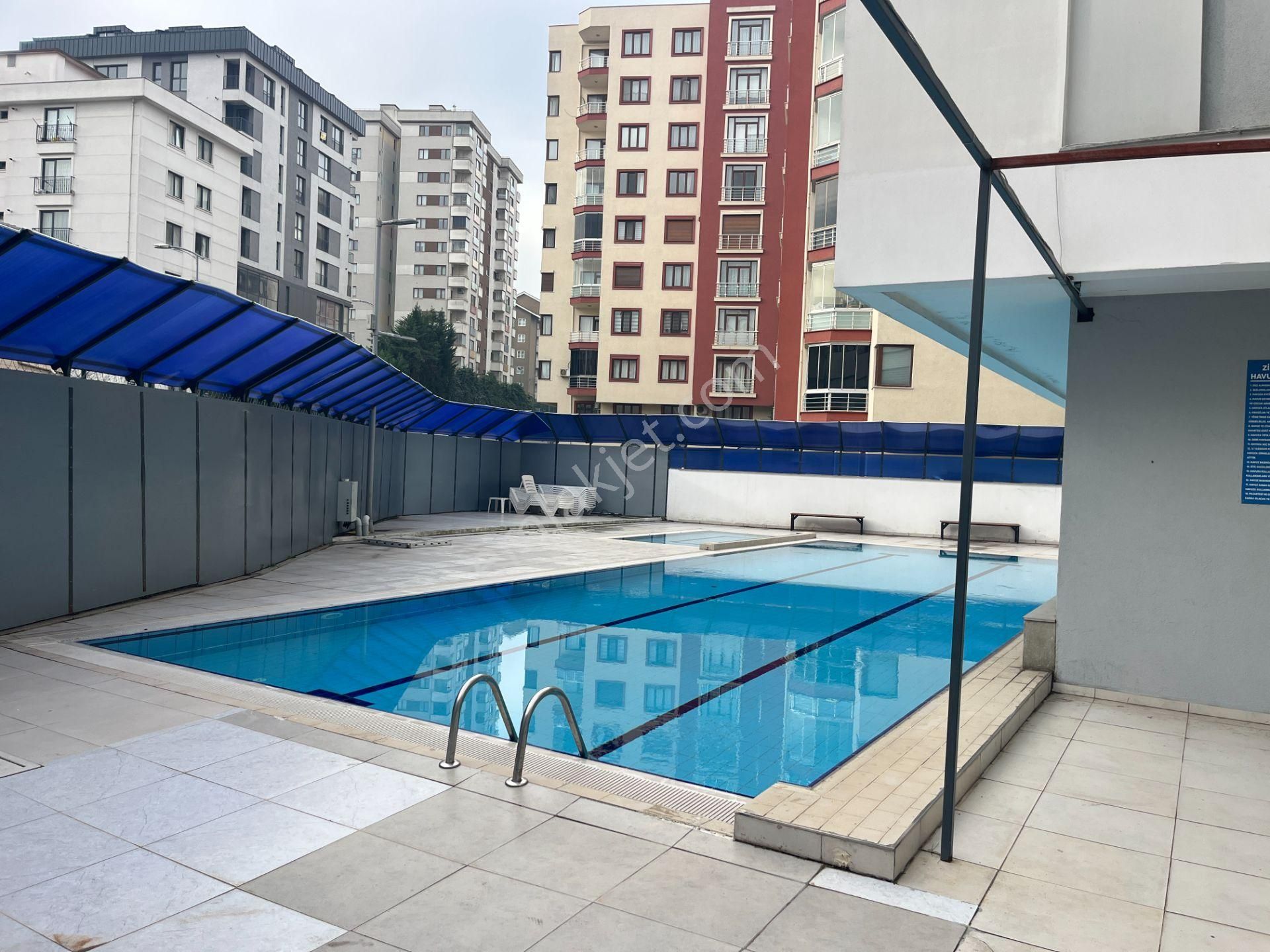 Çekmeköy'de Otoparklı Ve Havuzlu Lüks Site İçinde 2+1 Süperdaire - Görsel 3