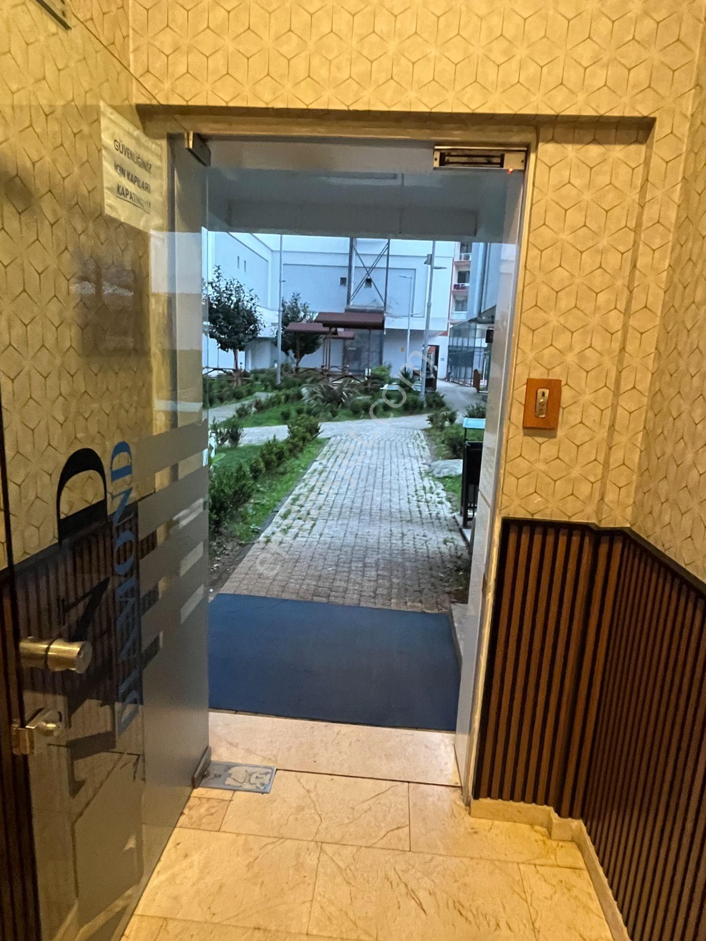 Çekmeköy'de Otoparklı Ve Havuzlu Lüks Site İçinde 2+1 Süperdaire - Görsel 10