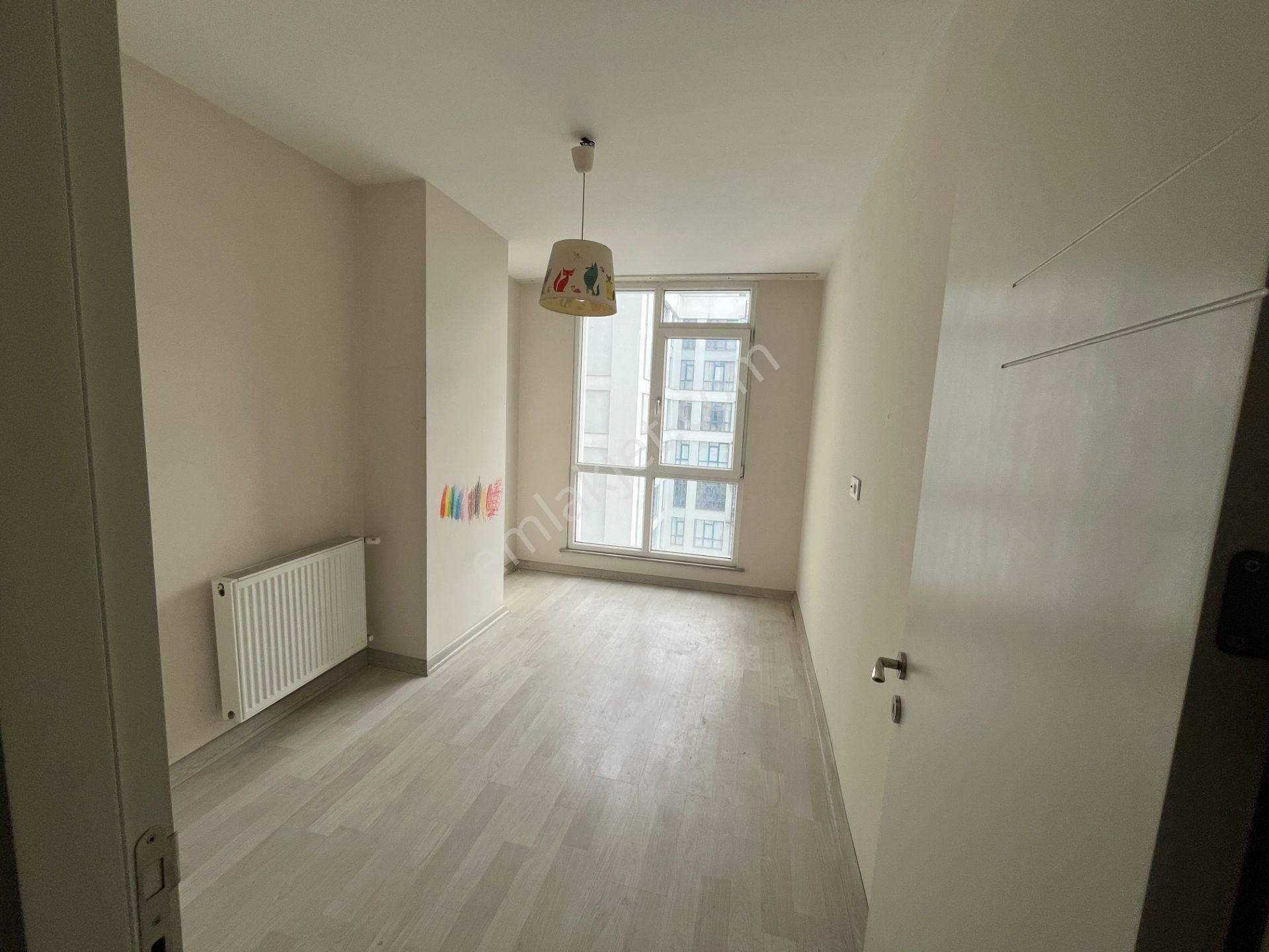 Çekmeköy'de Otoparklı Ve Havuzlu Lüks Site İçinde 2+1 Süperdaire - Görsel 14