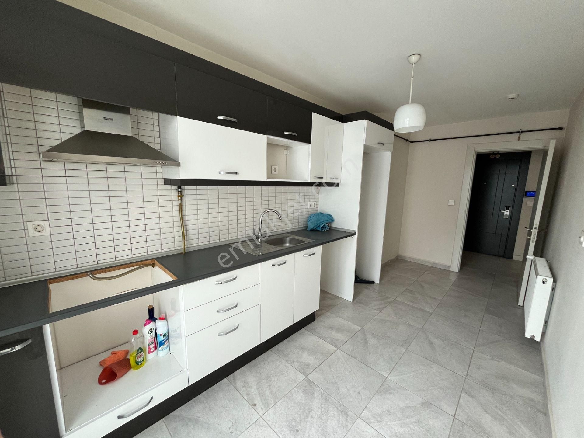 Çekmeköy'de Otoparklı Ve Havuzlu Lüks Site İçinde 2+1 Süperdaire - Görsel 22