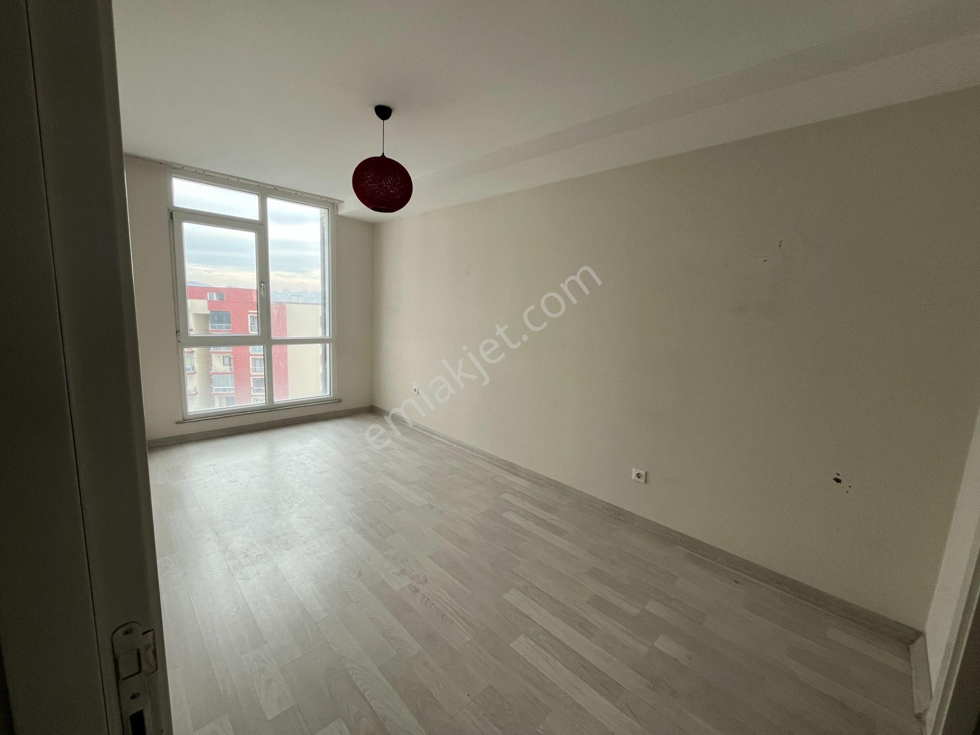 Çekmeköy'de Otoparklı Ve Havuzlu Lüks Site İçinde 2+1 Süperdaire - Görsel 15