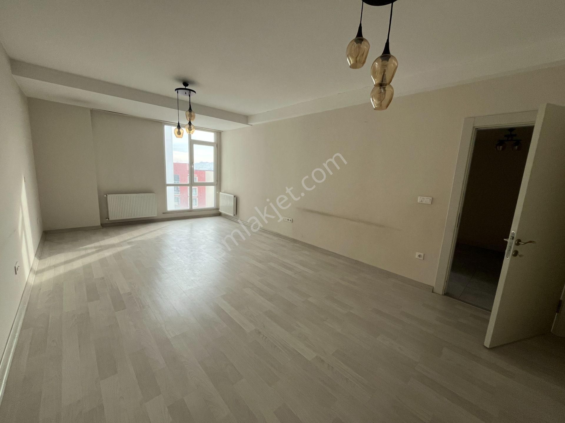 Çekmeköy'de Otoparklı Ve Havuzlu Lüks Site İçinde 2+1 Süperdaire - Görsel 13