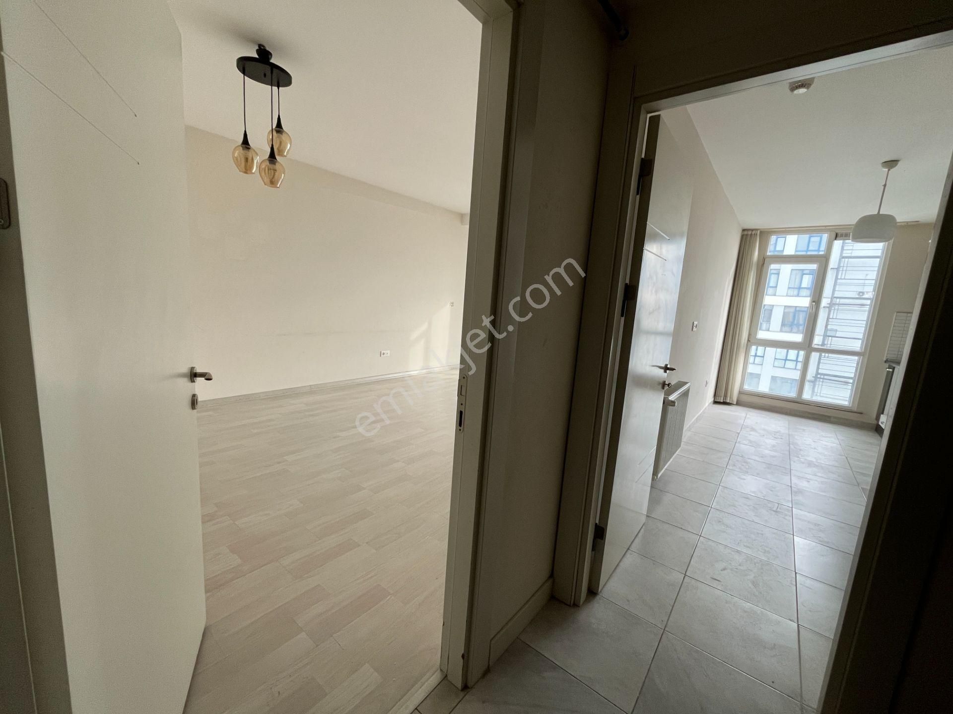 Çekmeköy'de Otoparklı Ve Havuzlu Lüks Site İçinde 2+1 Süperdaire - Görsel 24