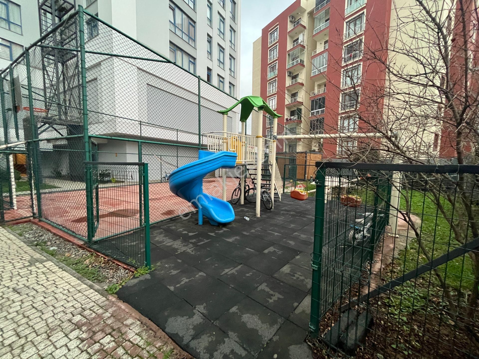 Çekmeköy'de Otoparklı Ve Havuzlu Lüks Site İçinde 2+1 Süperdaire - Görsel 6