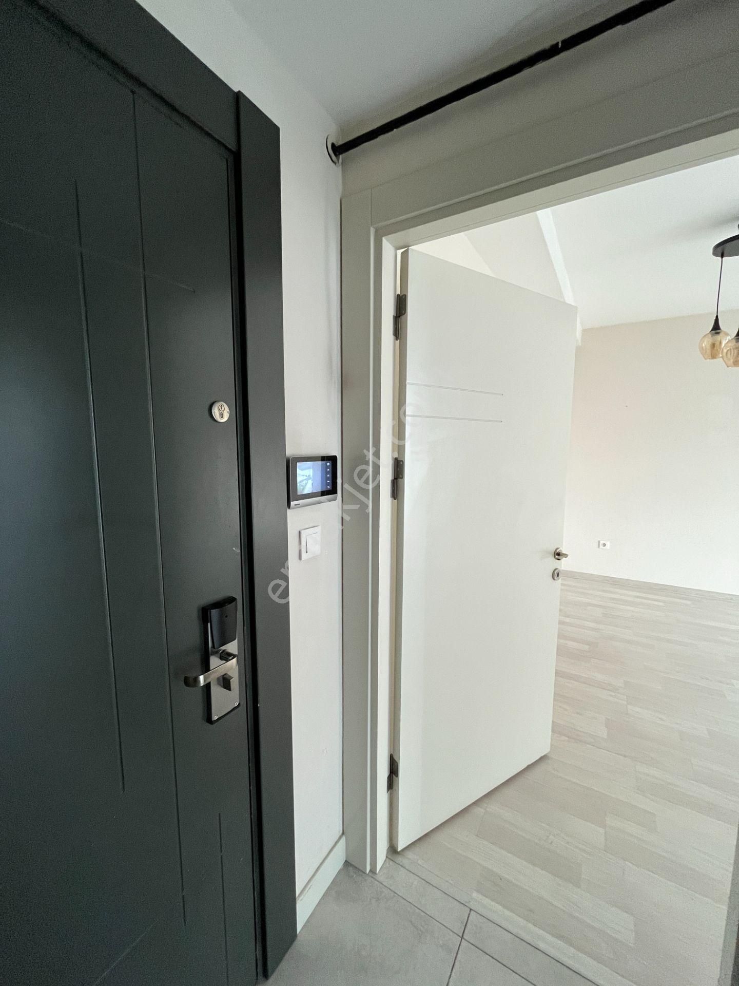 Çekmeköy'de Otoparklı Ve Havuzlu Lüks Site İçinde 2+1 Süperdaire - Görsel 26