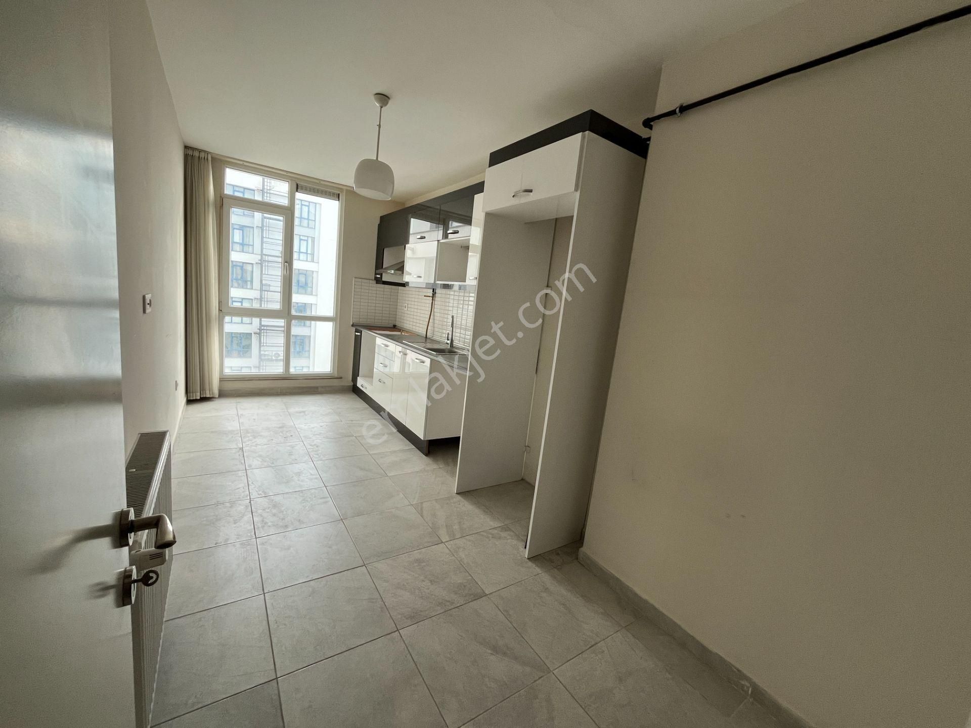 Çekmeköy'de Otoparklı Ve Havuzlu Lüks Site İçinde 2+1 Süperdaire - Görsel 21