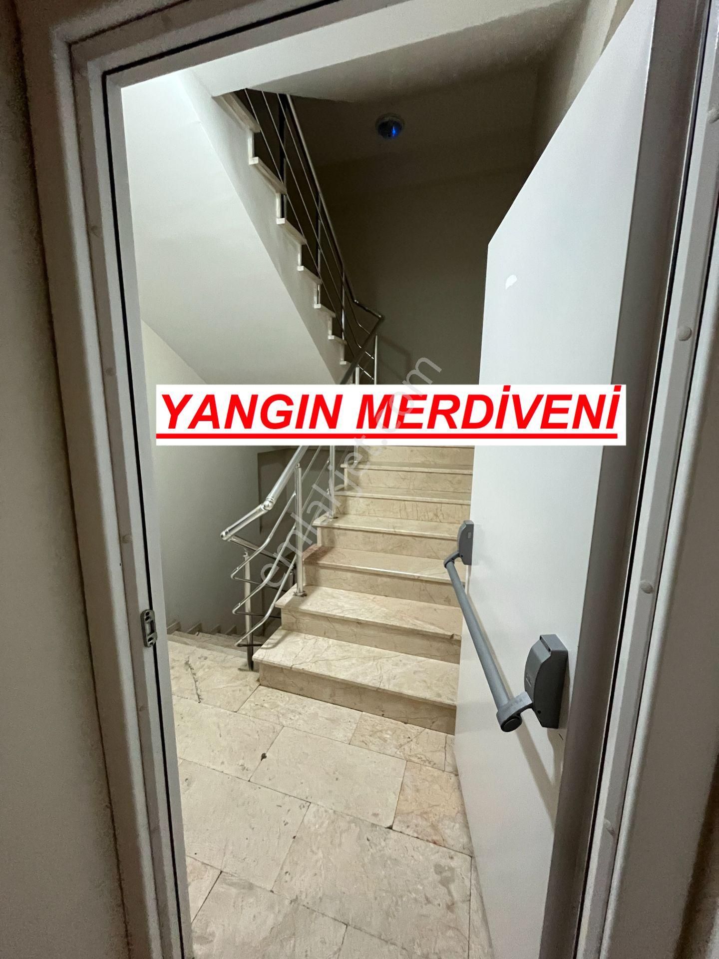 Çekmeköy'de Otoparklı Ve Havuzlu Lüks Site İçinde 2+1 Süperdaire - Görsel 12