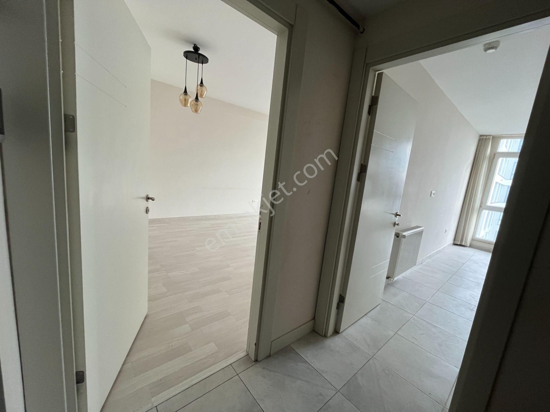 Çekmeköy'de Otoparklı Ve Havuzlu Lüks Site İçinde 2+1 Süperdaire - Görsel 20