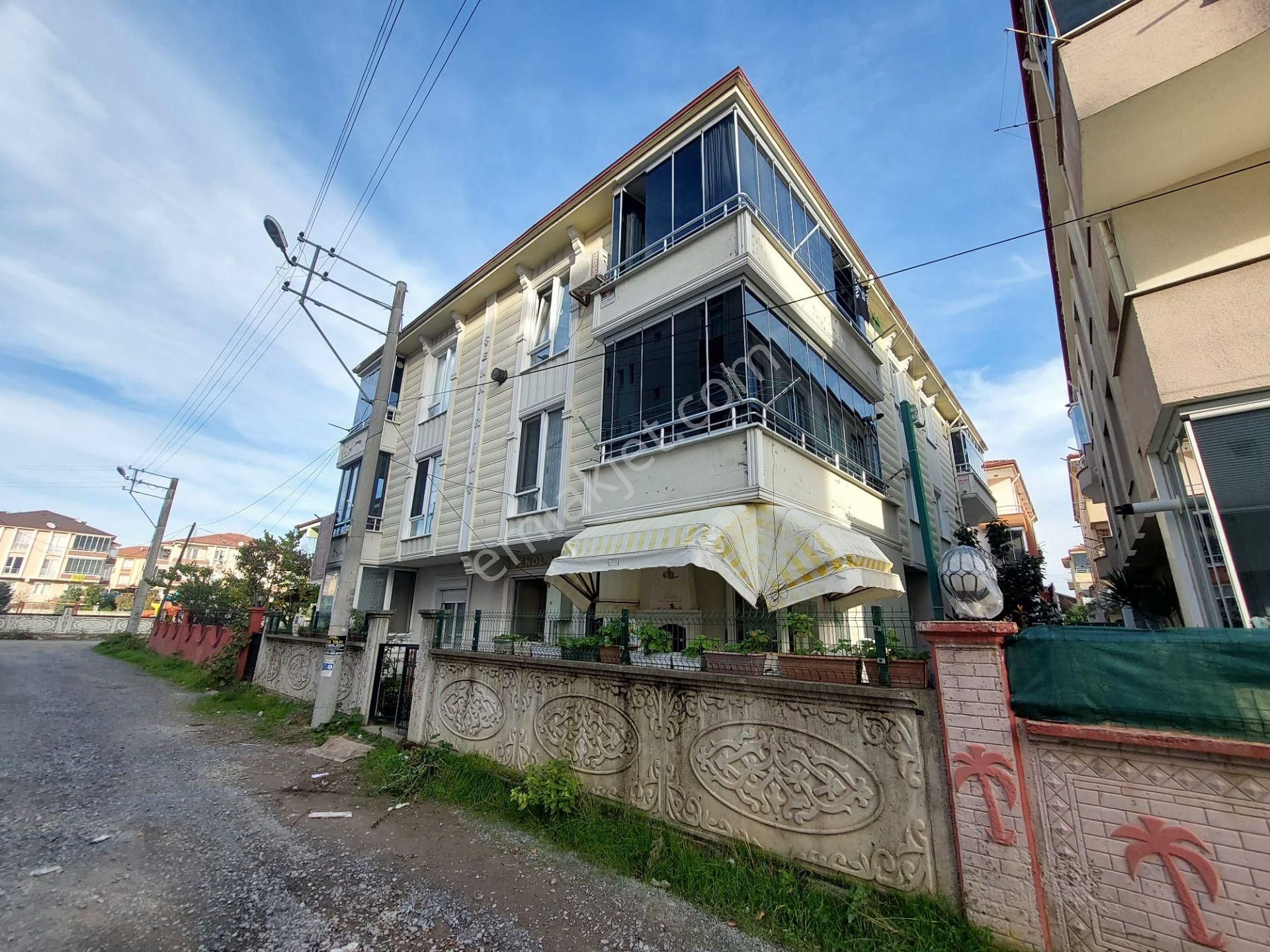 Karasu 32 Evlerde Kombi Petekli Cam Balkonlu 1+1 Satılık Daire