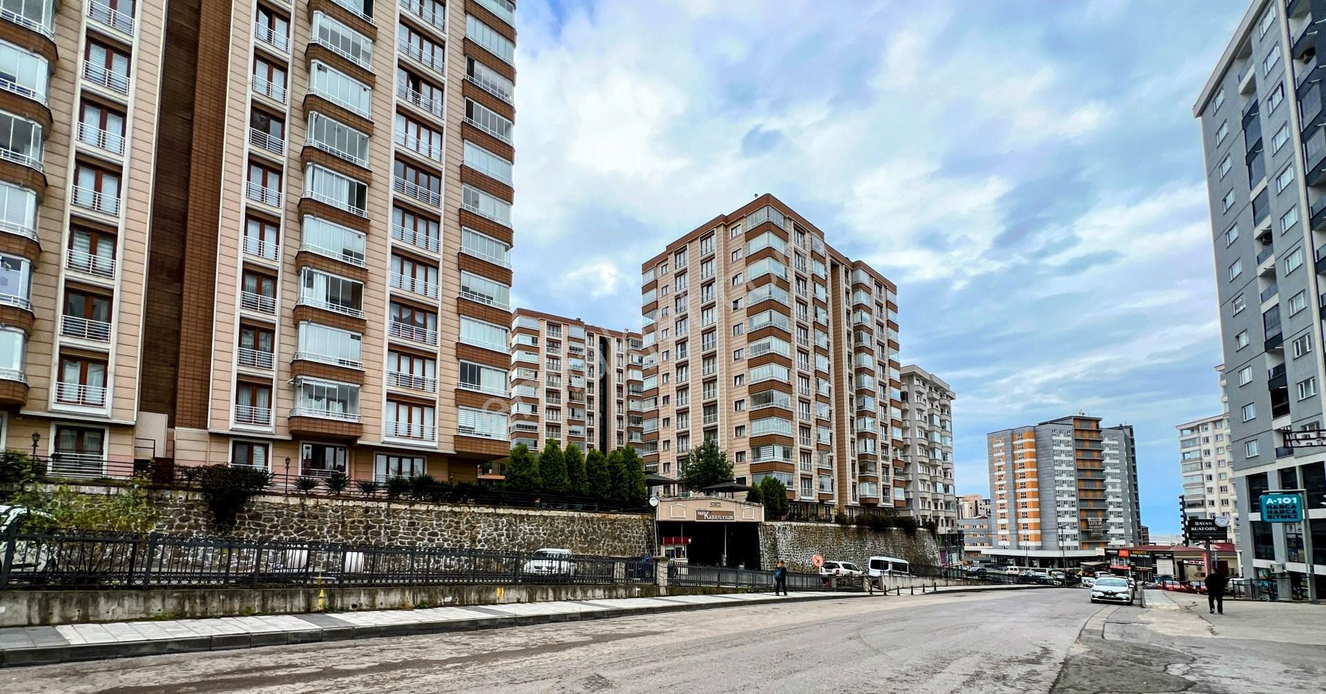 Yomra Kaşüstü'nde Deniz Manzaralı, Site İçinde Modern 3+1 Kiralık Daire - 160 M²