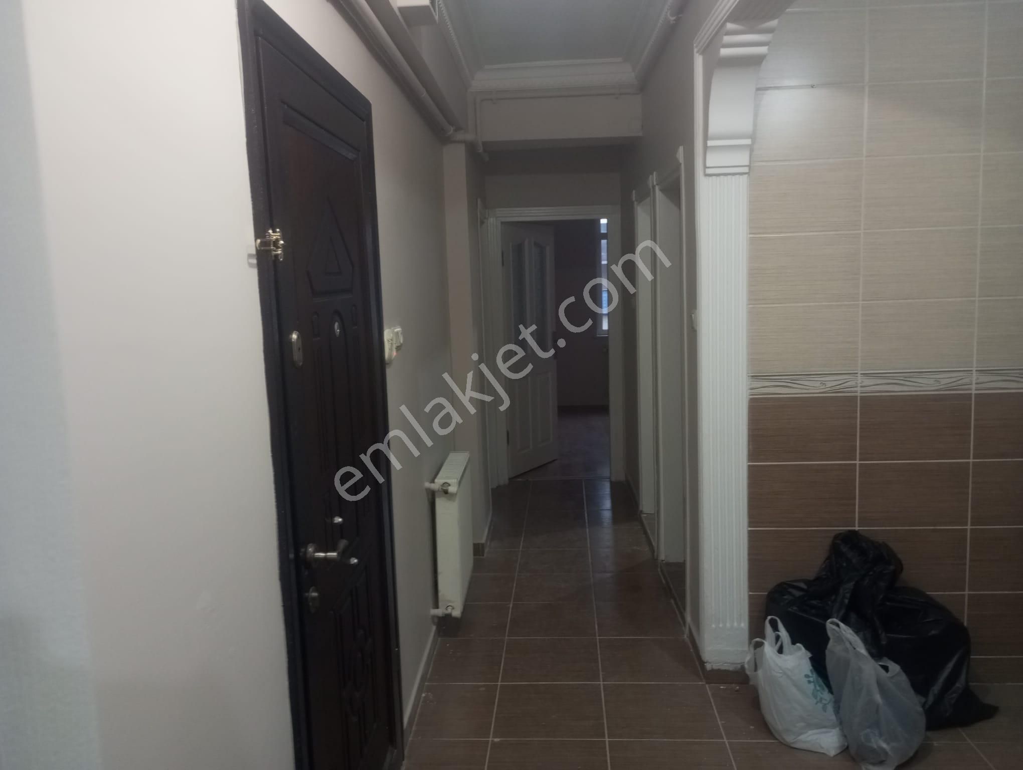 Esenler Fatih Mahallesinde Kiralık 2+1 Yeni Boyalı Temiz Daire